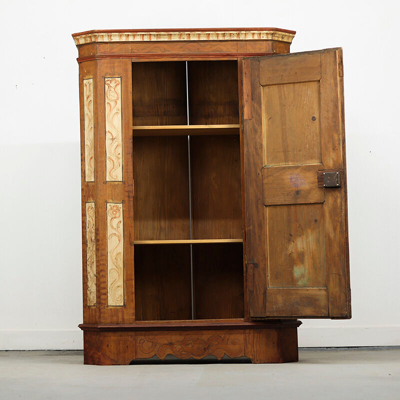 Garde-robe de mariée en art populaire peint 1806