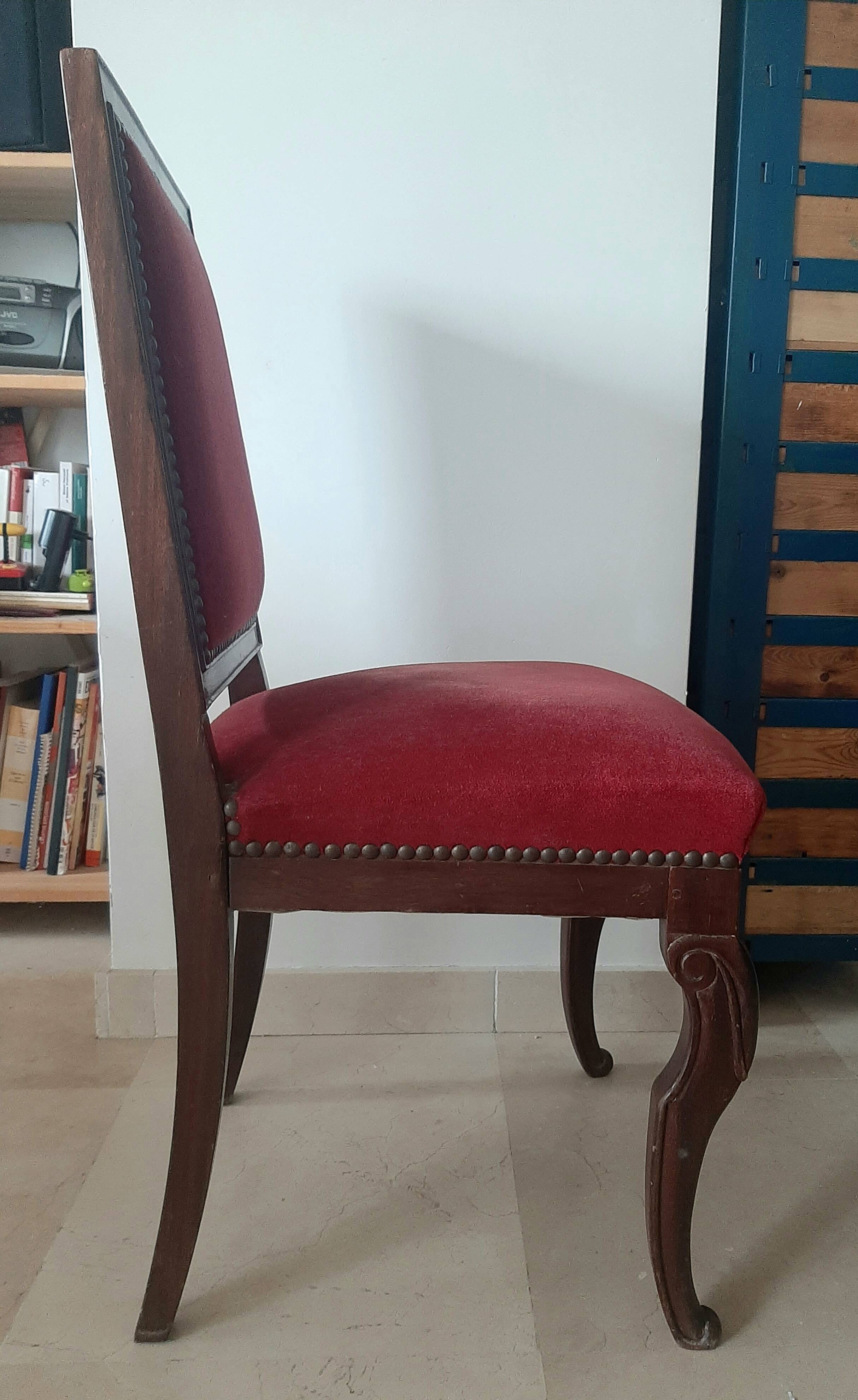 2 chaises antiques style Restauration en noyer et velours bordeaux
