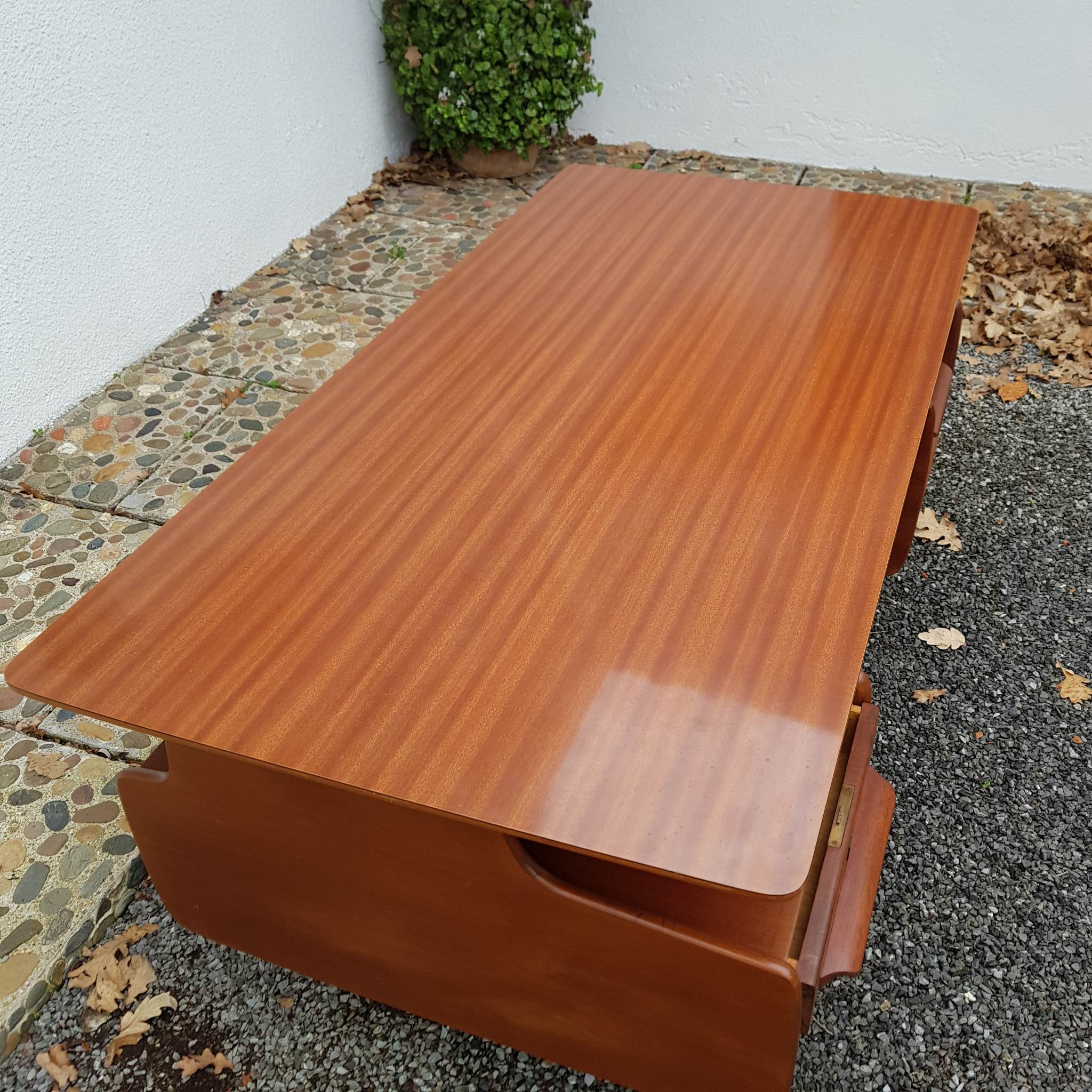 Executive Office Jacques Hauville edit by Bema 50