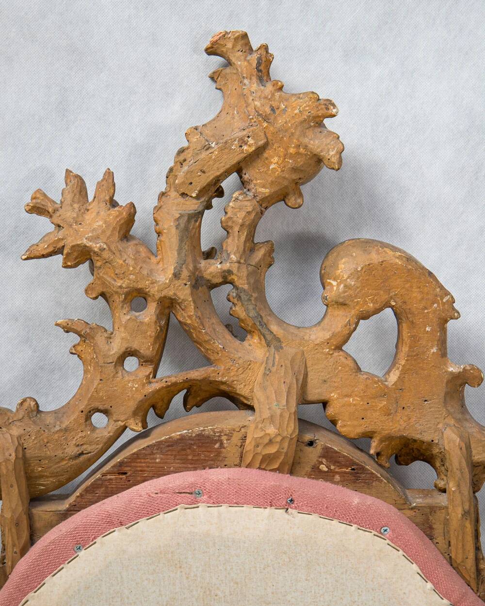 Italian rococo-style headboard in carved gilded wood, 19th century.