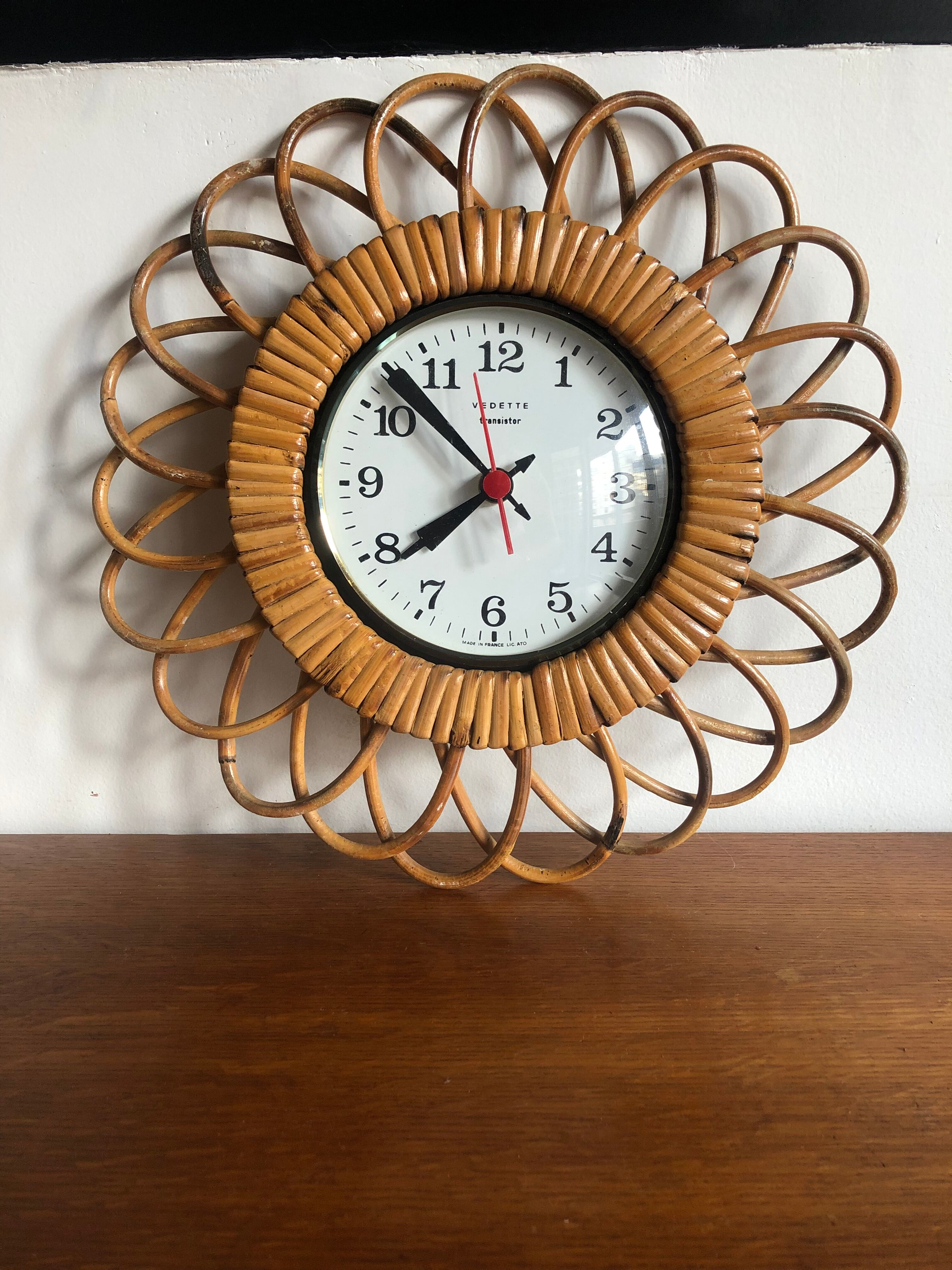 Rattan star clock