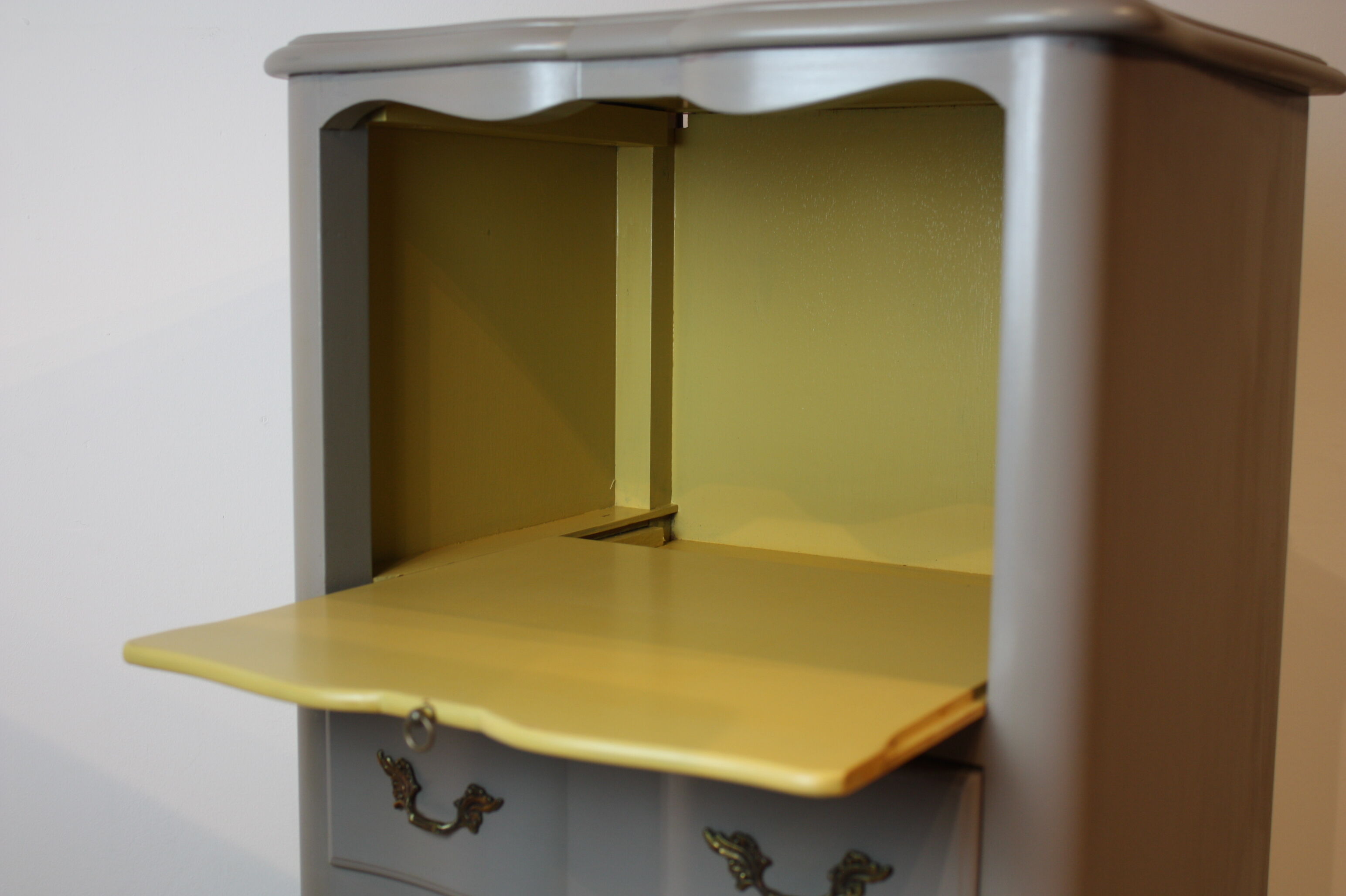 Chiffonier style Louis XV painted vintage