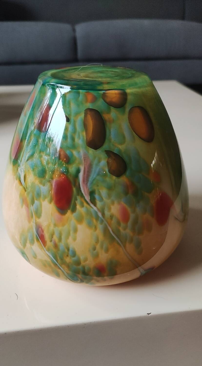 Ovoid-shaped vase, in blown art glass. Speckled inclusions