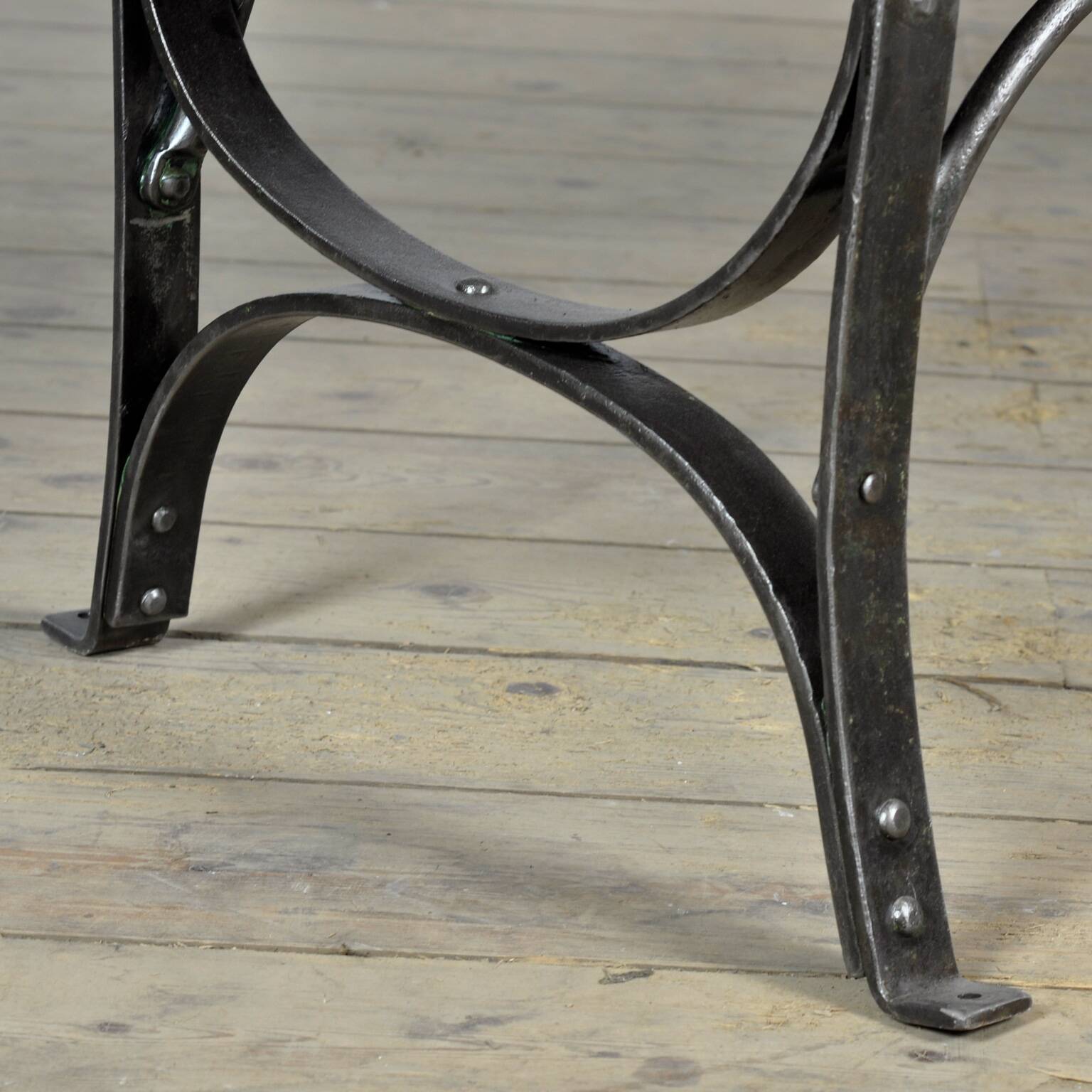 Banc de parc en fer riveté, années 1920