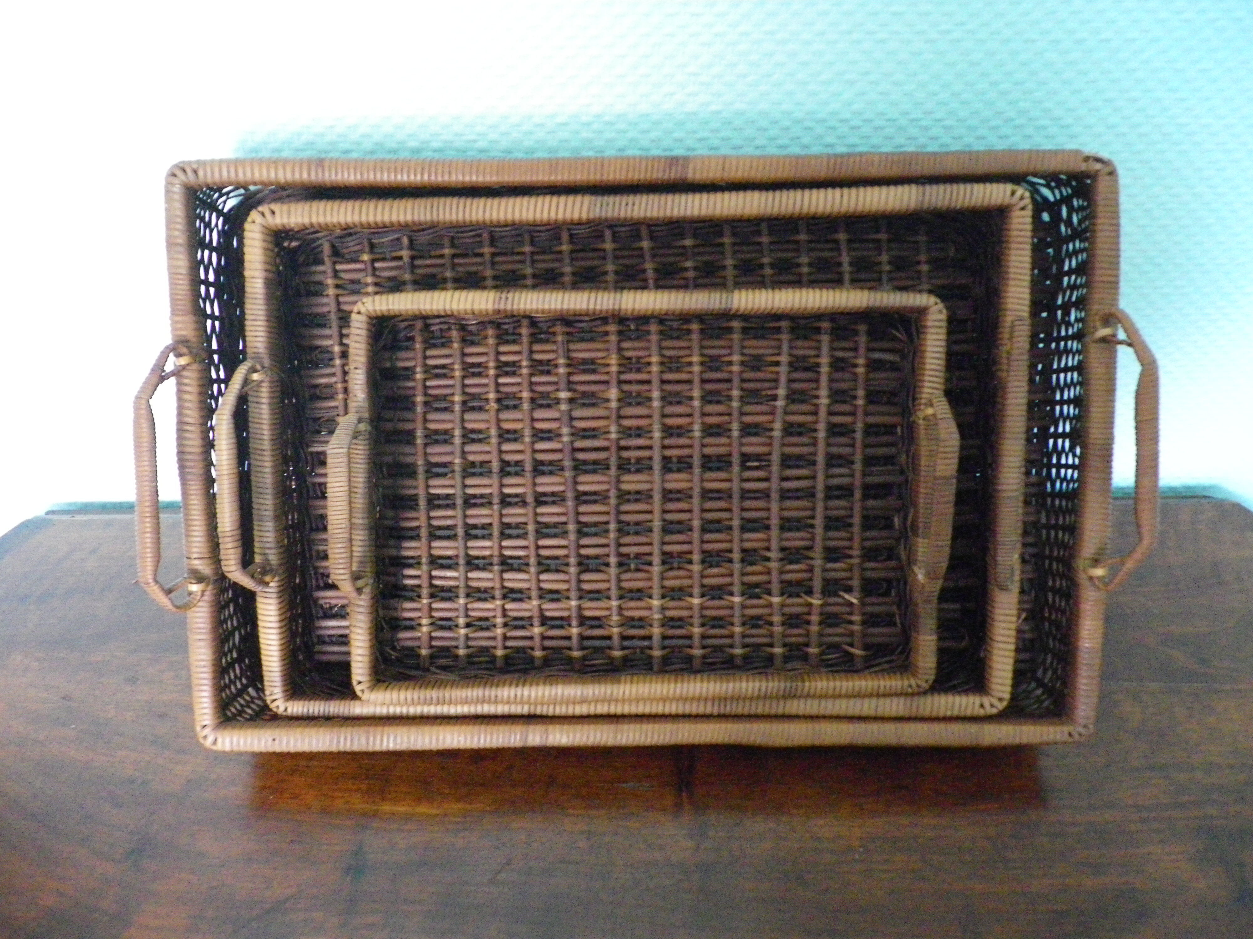 Lot of 3 servants, braided wicker trays