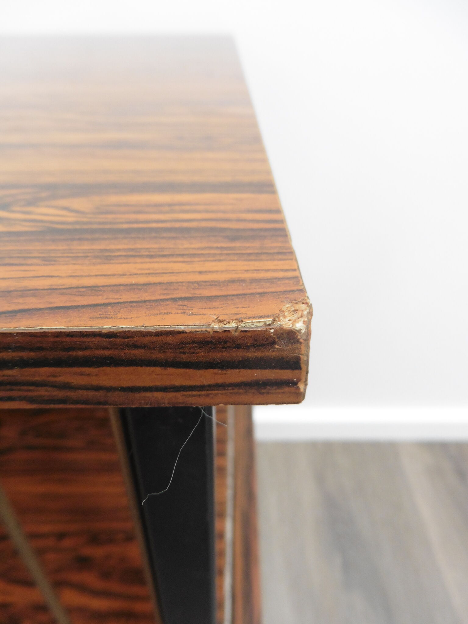 Expandable side table