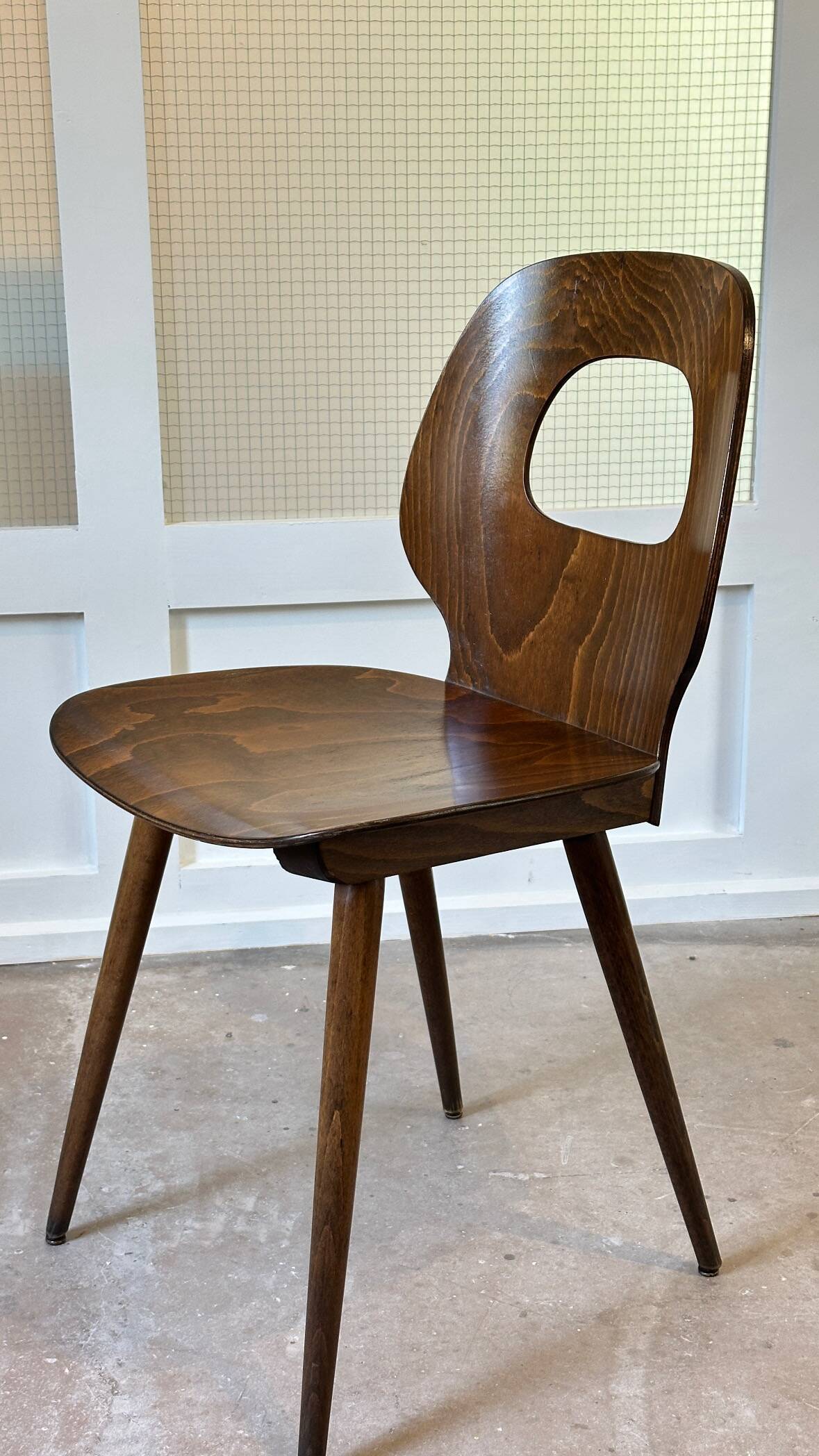 Paire de chaises Baumann modèle "Oeil" distribution Henri Julien