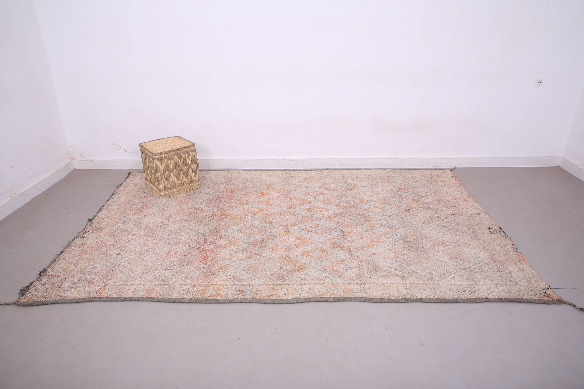 Pale Vintage Moroccan Rug 197 x 306 cm, Berber Wool Rug, Handmade Rug Boho