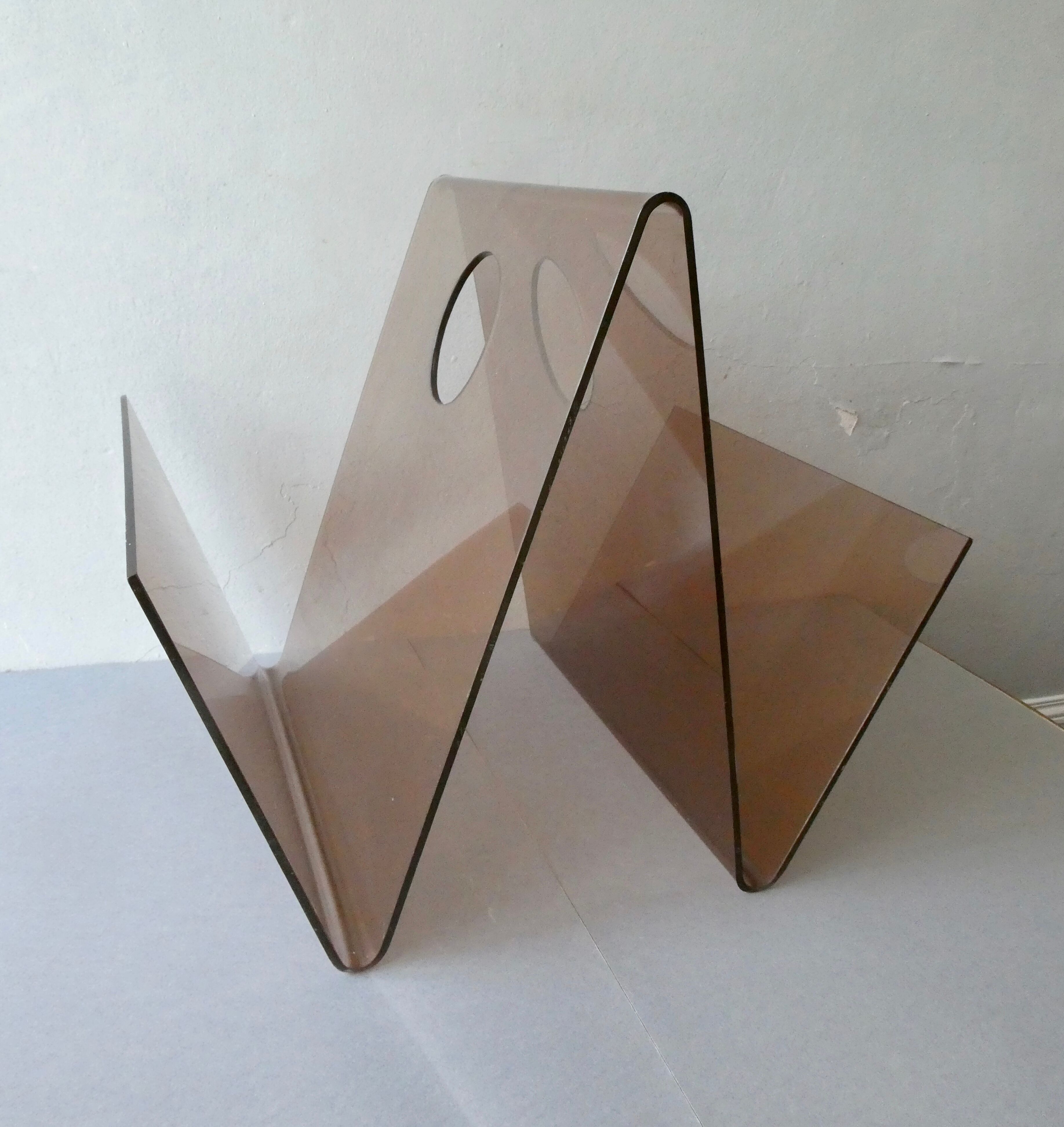 Review door in smoked Plexiglas, 70s, H 42 cm