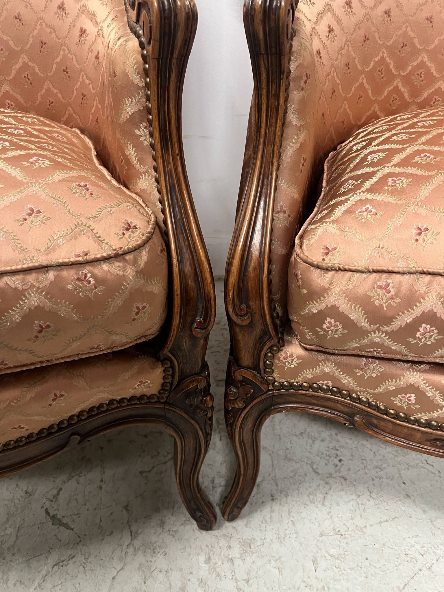 Paire de bergères de style Louis XV en bois narurel XX siècle