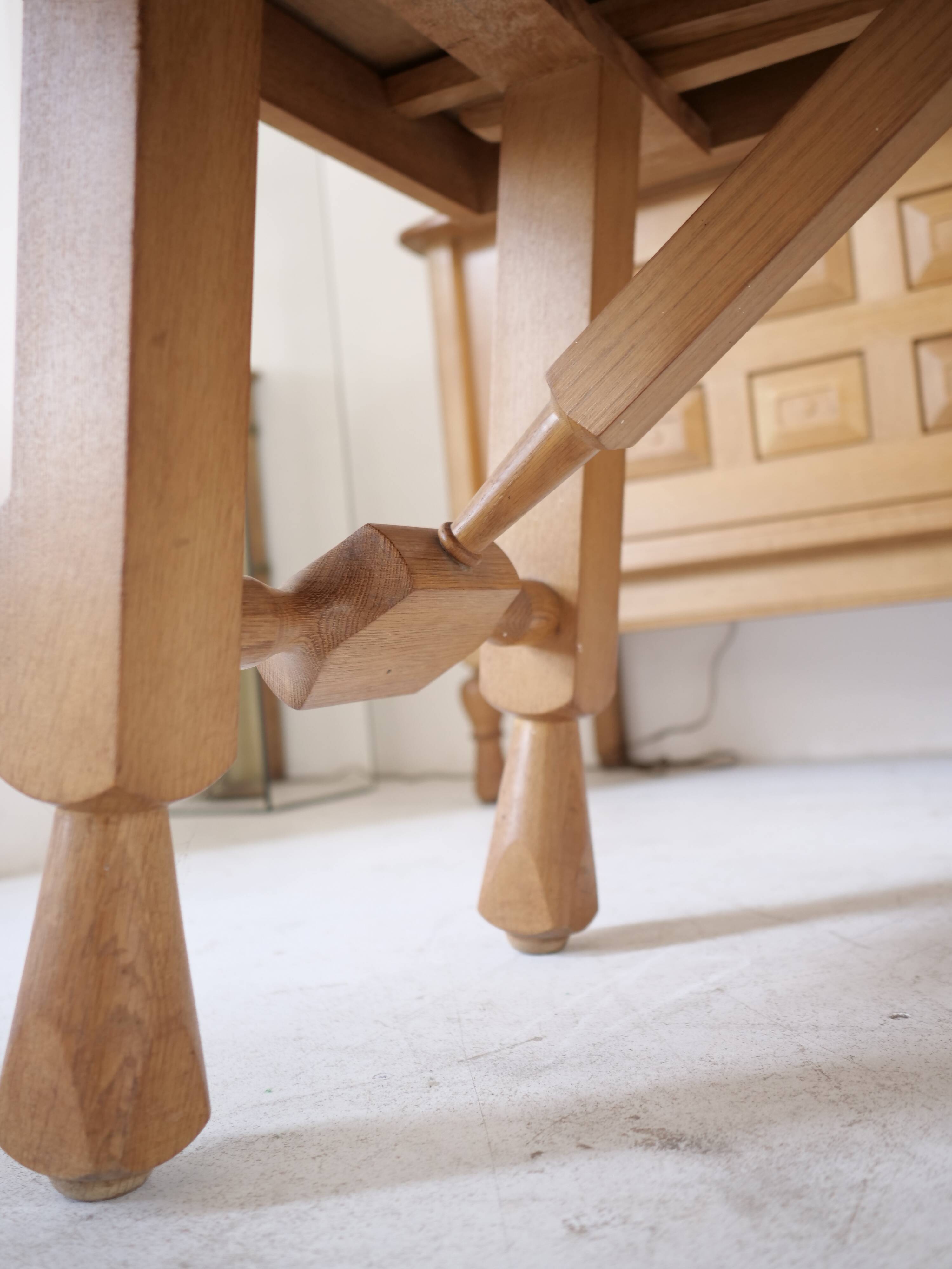 Guillerme and Chambron extendable table for your home France