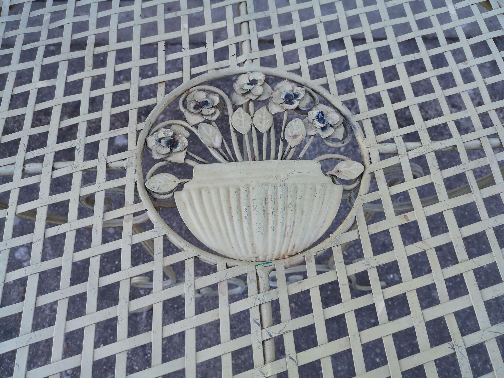 wrought iron garden lounge