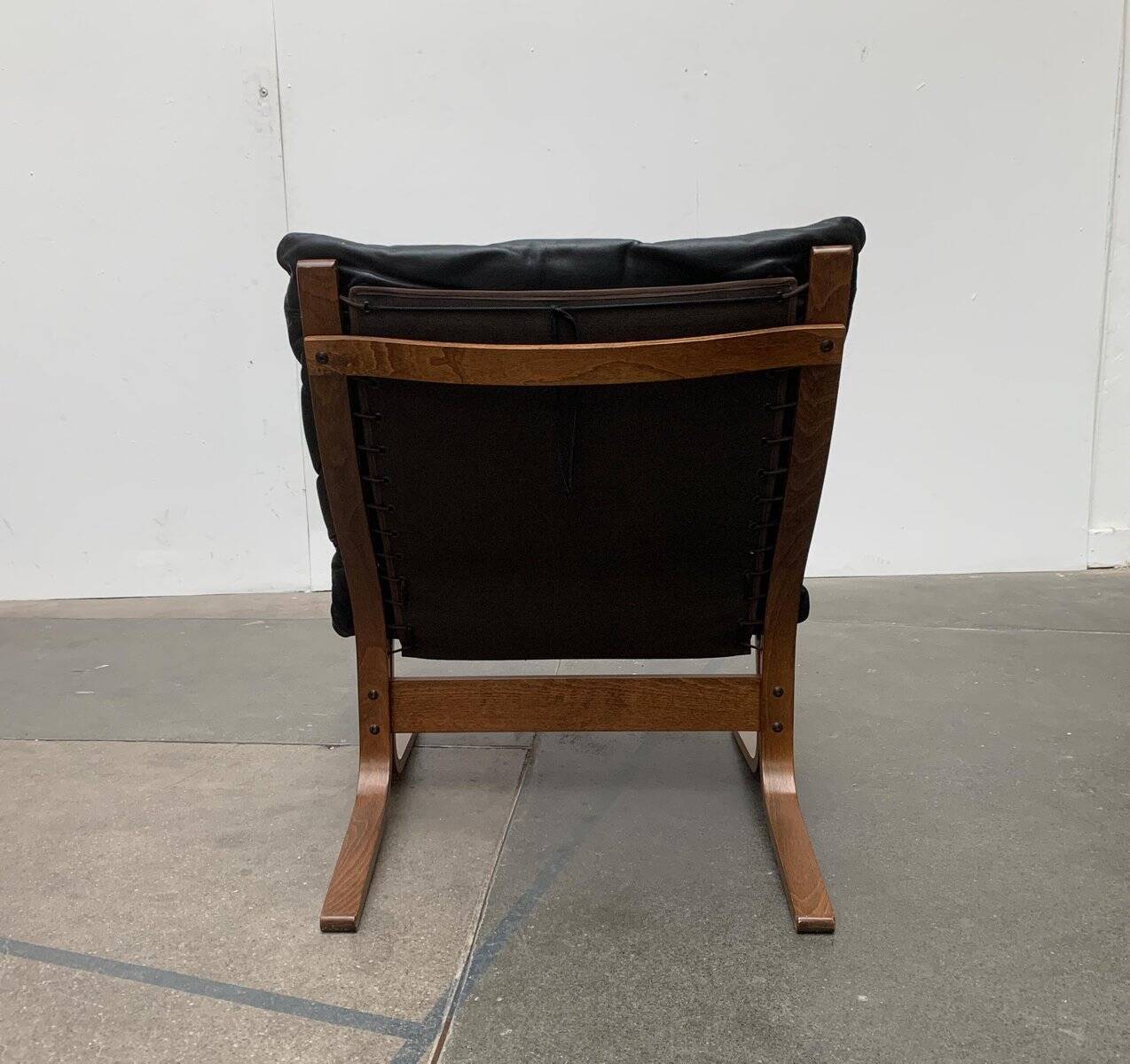 Set of 3 Norwegian Mi-Century Style Siesta Lounge Chairs and Glass Side Table by Ingmar Relling for Westnofa