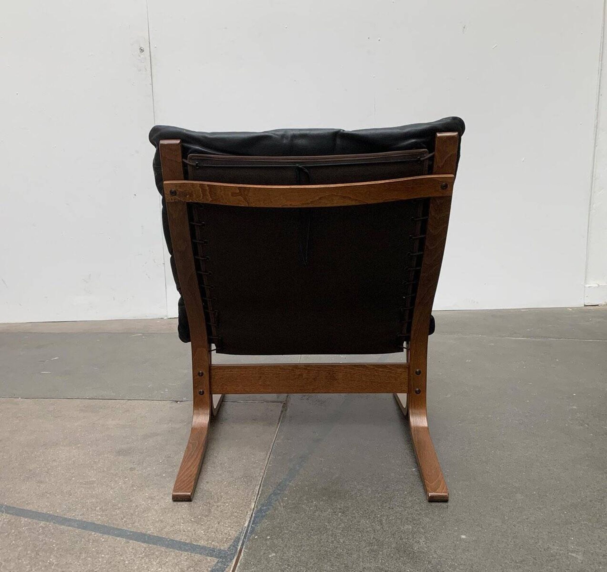 Set of 3 Norwegian Mi-Century Style Siesta Lounge Chairs and Glass Side Table by Ingmar Relling for Westnofa