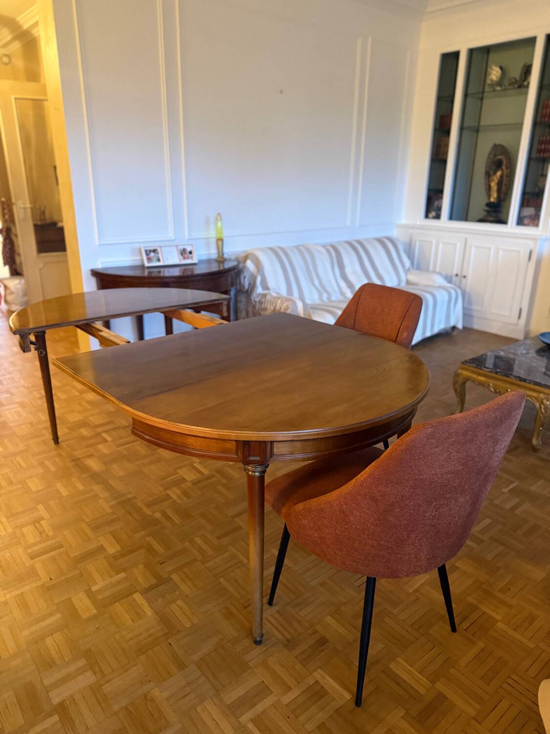 Louis XVI round table in solid wood – extendable to 210 cm – 2 extensions