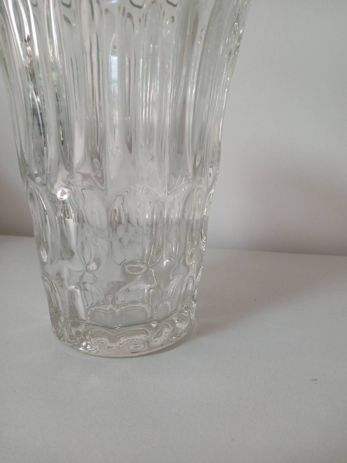 Chiseled glass vase