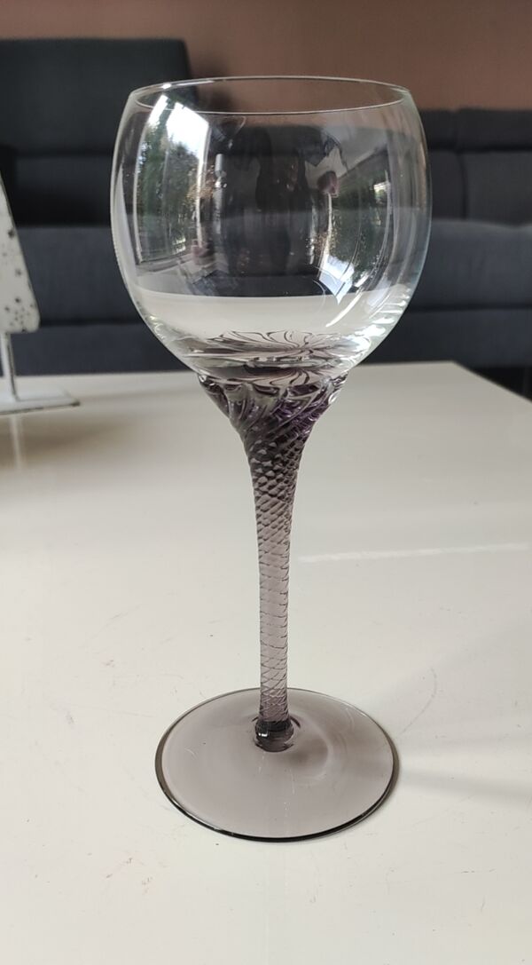 Lot 6 x Verres pied boule. En cristal Bohème. Tige torsadée florale