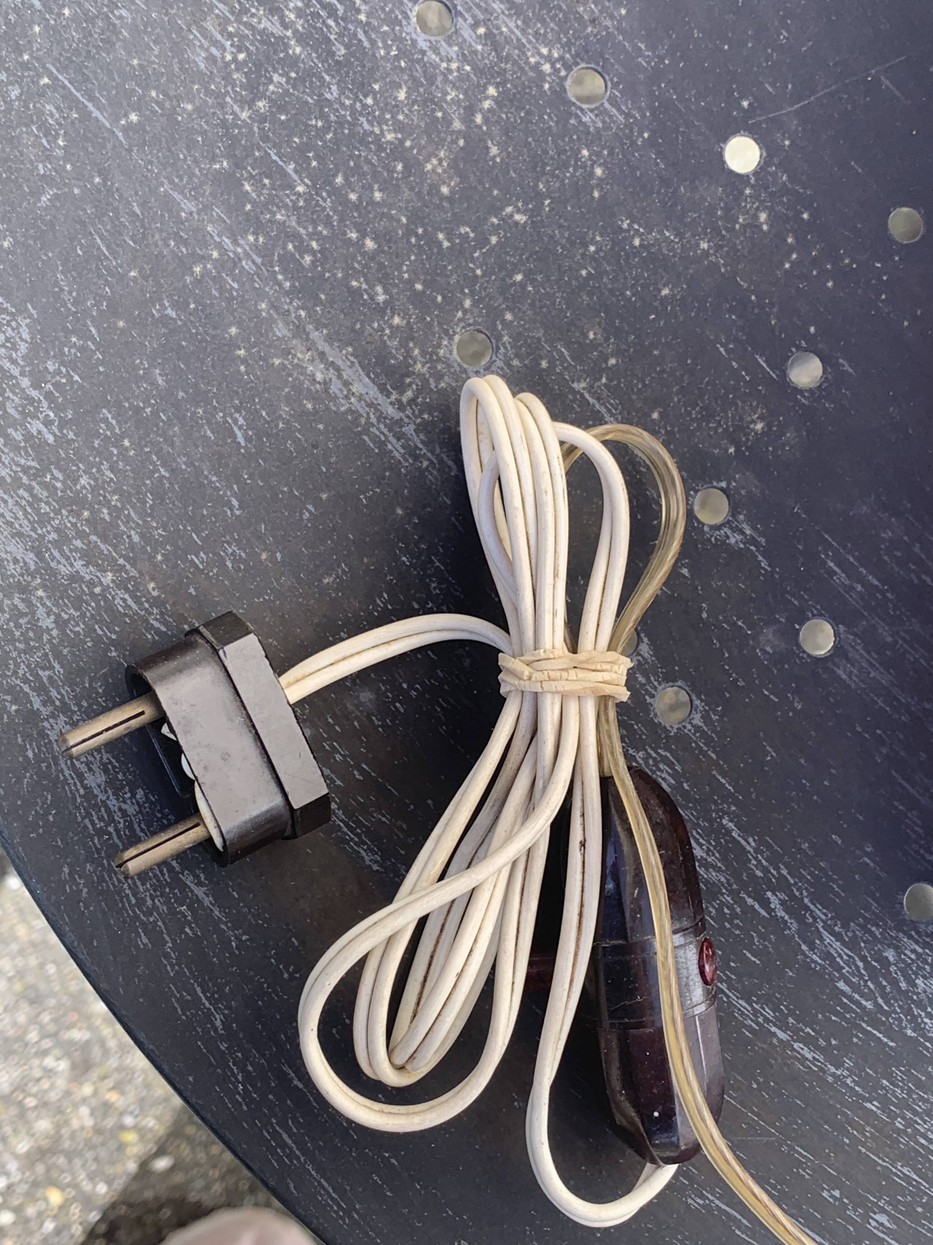 Table lamp, Biche, fawn in gilded brass on a beige marble base, art deco Velvet underside