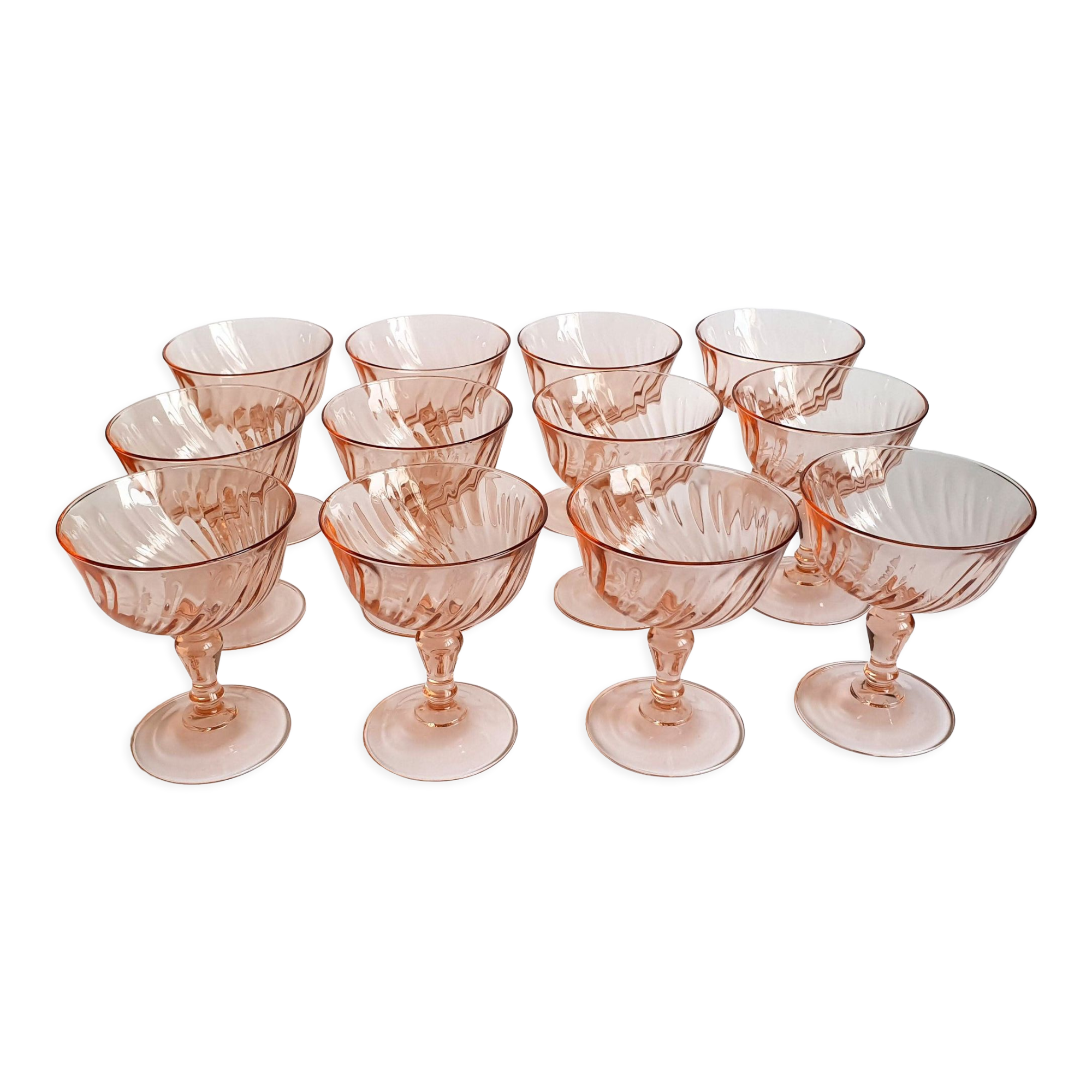 Coupes à champagnes vintages en verre rose