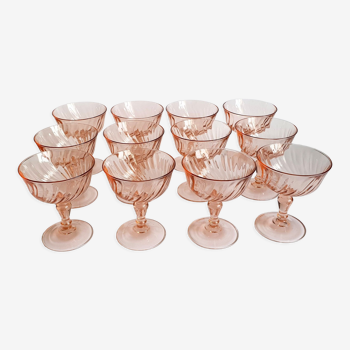 Coupes à champagnes vintages en verre rose