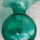 Vase en verre soufflé vert