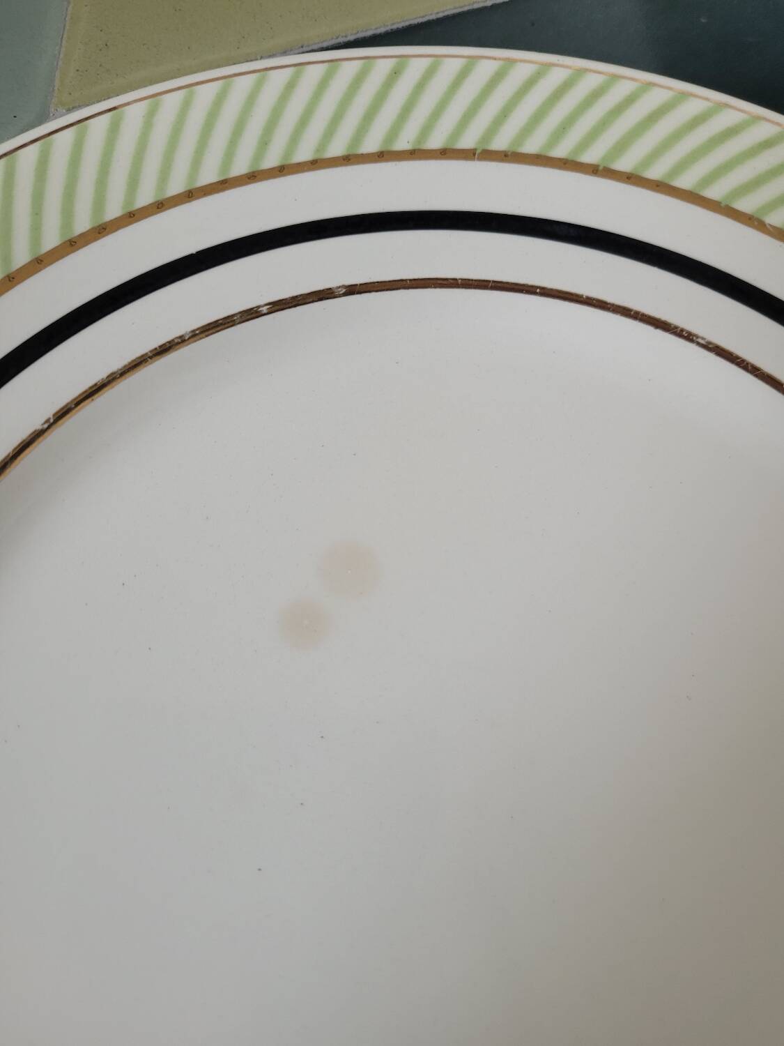 Lot n°2 of 5 Opaceline dessert plates from Salins