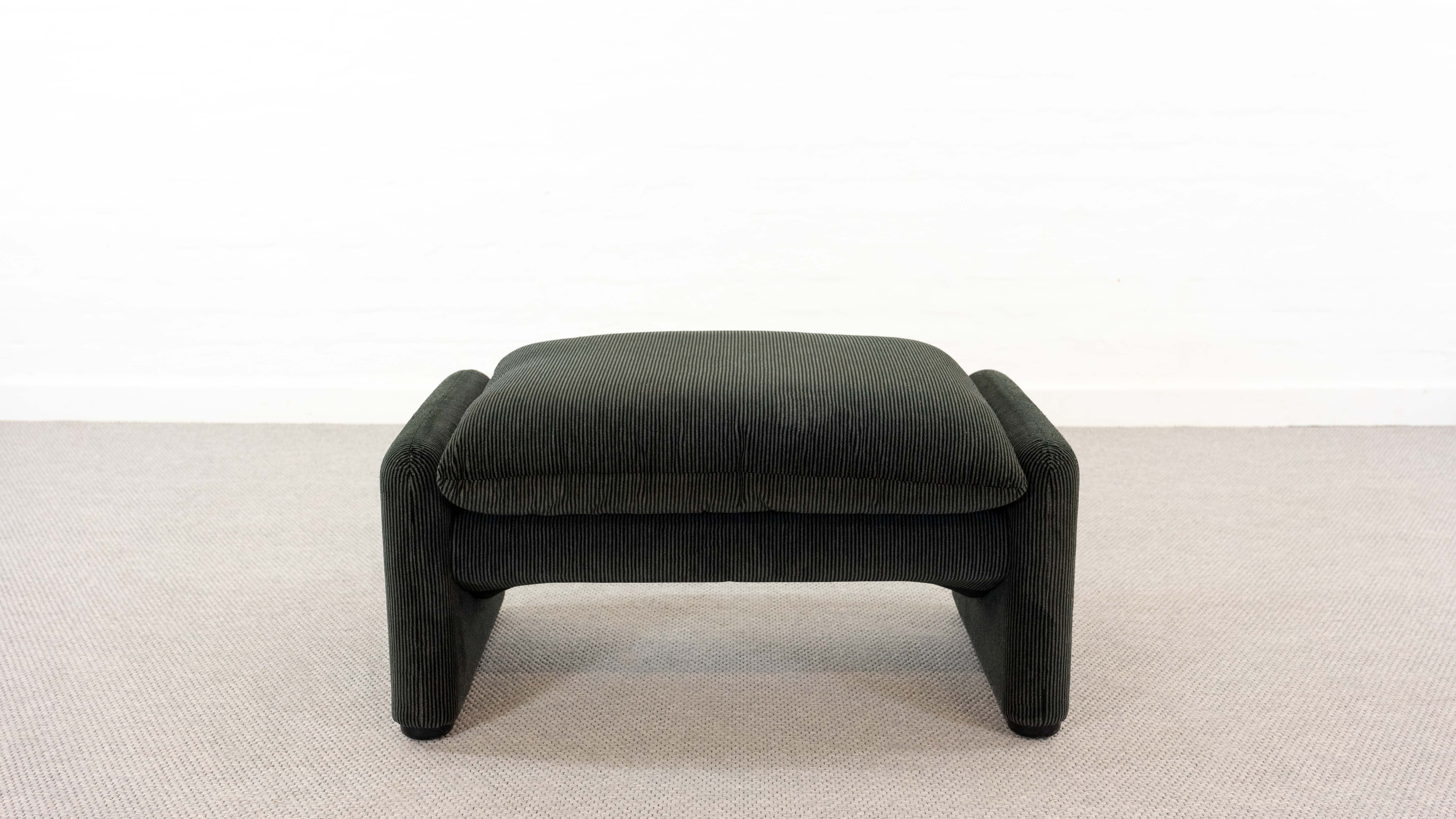 2-seater sofa & footstool maralunga by Vico Magistretti, Cassina