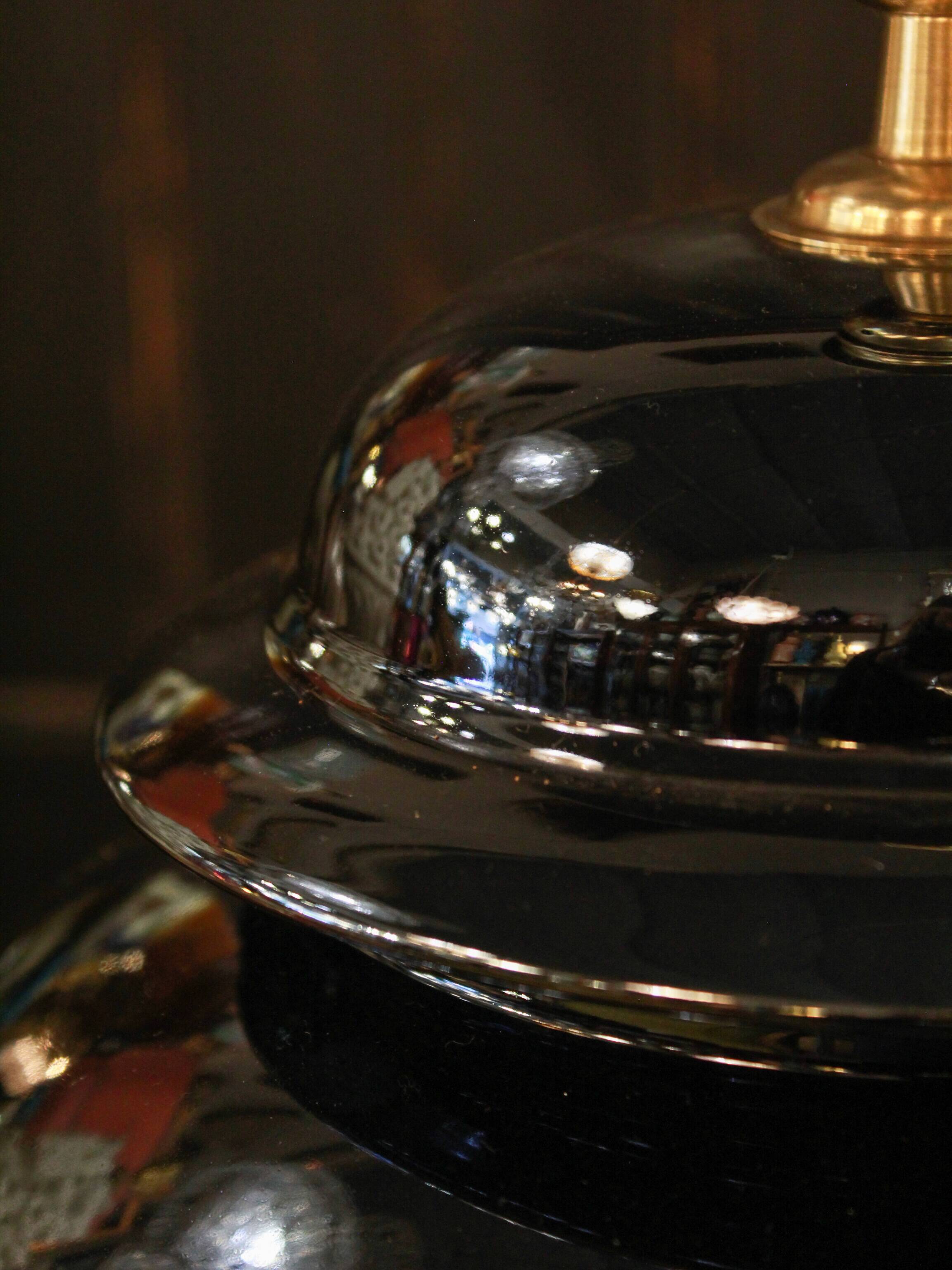 Lampe de table en céramique émaillée noire