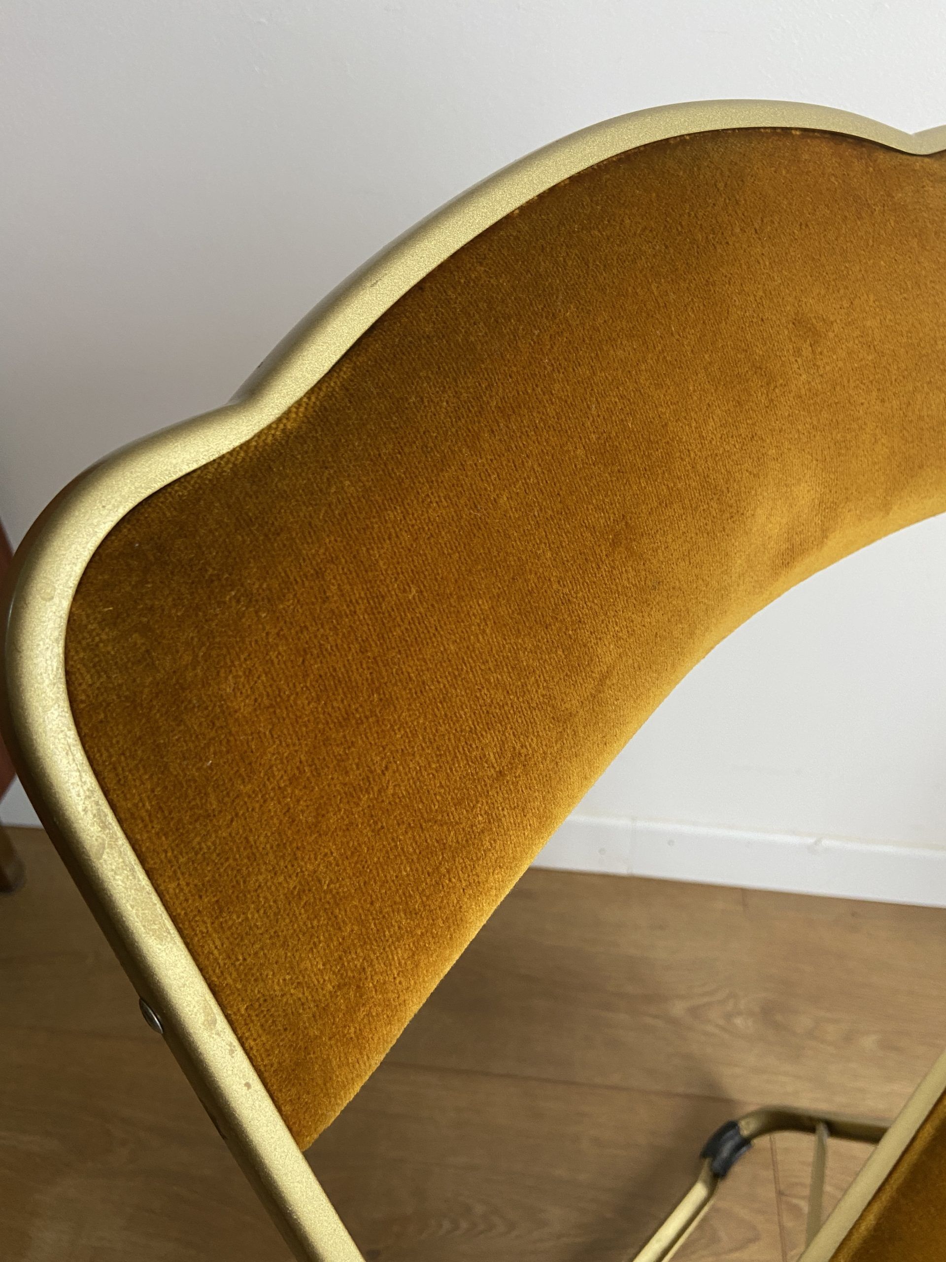 Vintage chaisor folding chair in gold yellow velvet