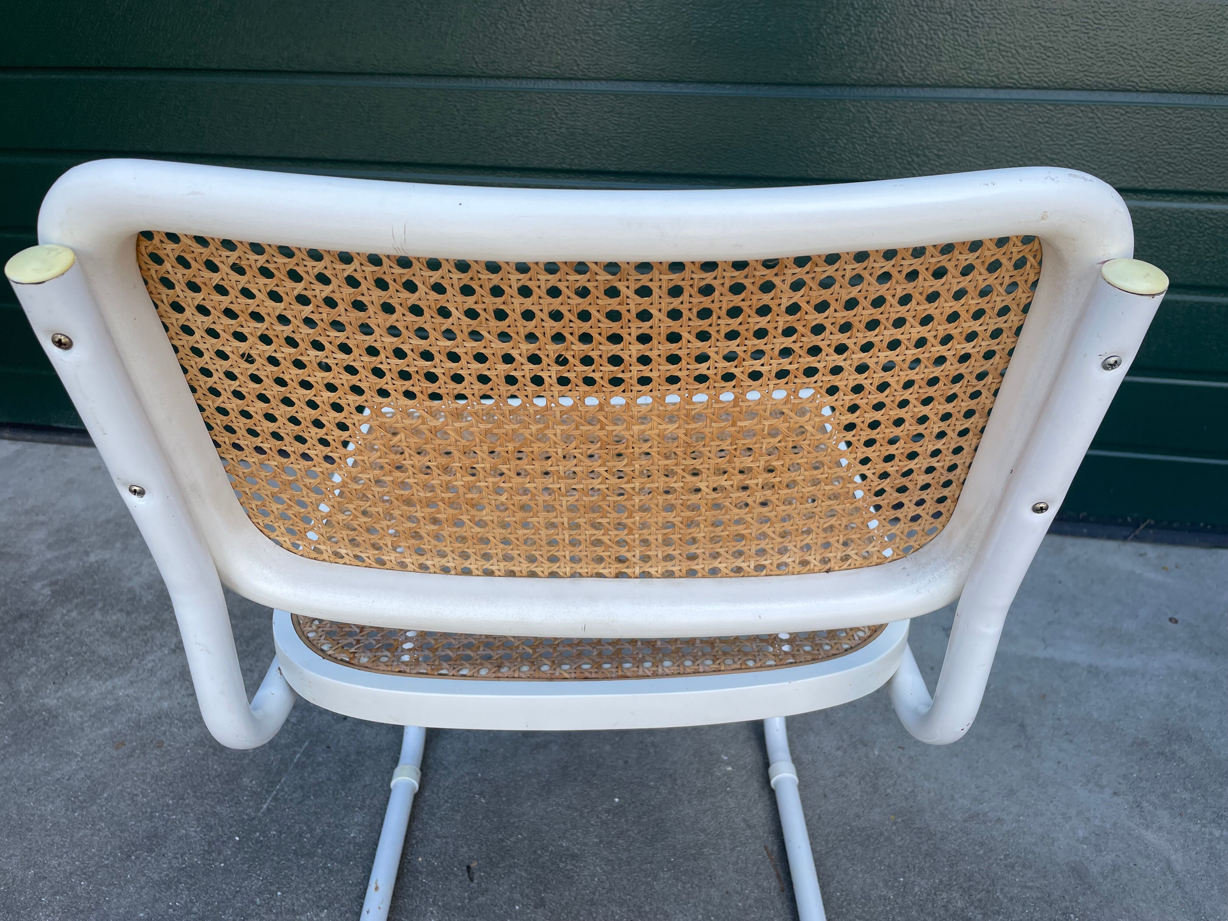 Set of 4 Cesca b32 model chairs in white by Marcel Breuer