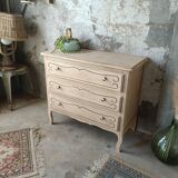 Wooden chest of drawers