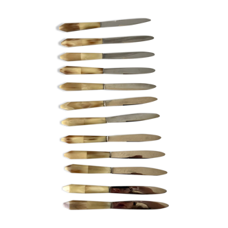 Lot de 12 couteaux en bakélite années 50