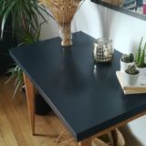 Vintage wallet table