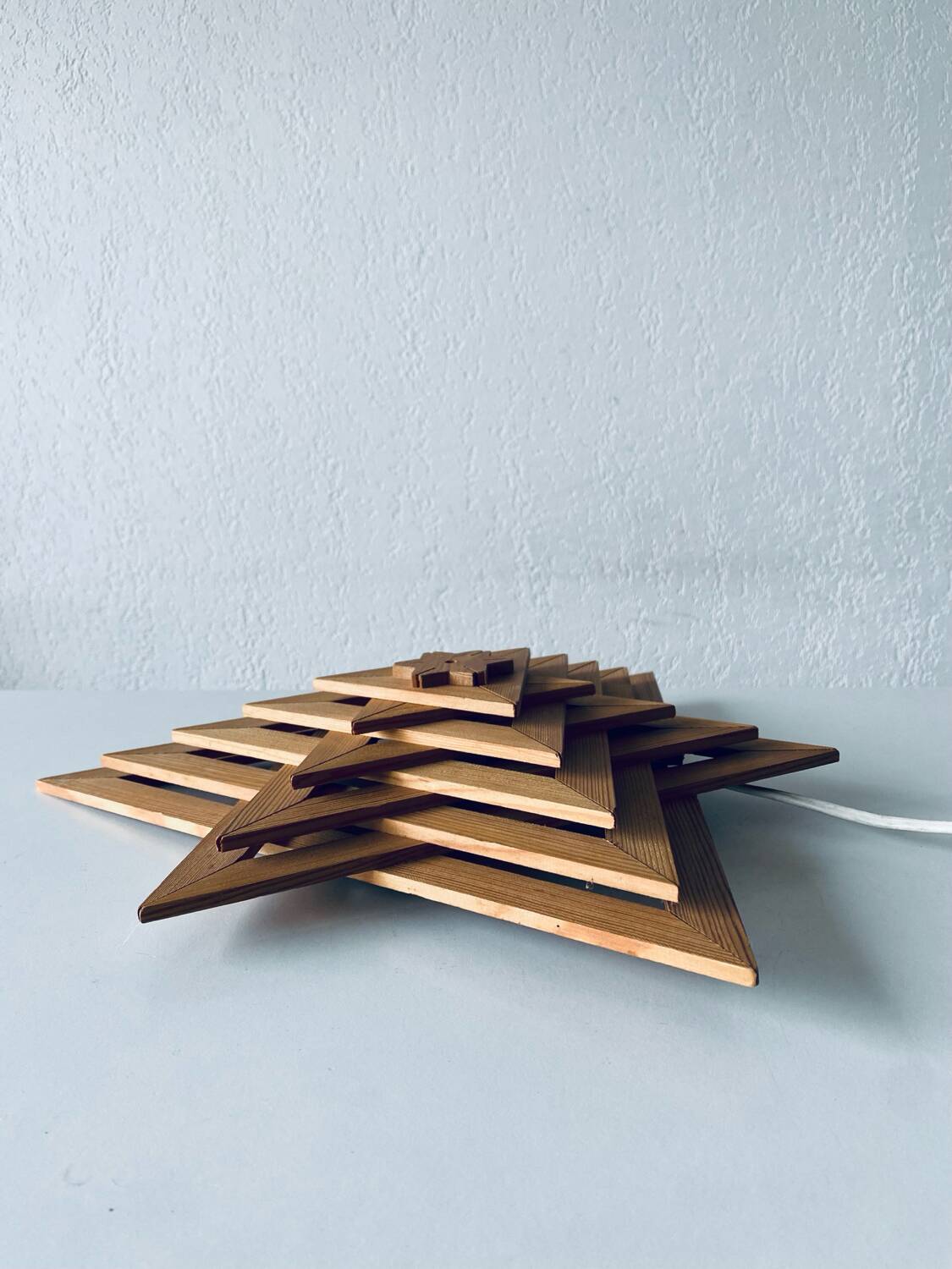 Luminous wooden wall star