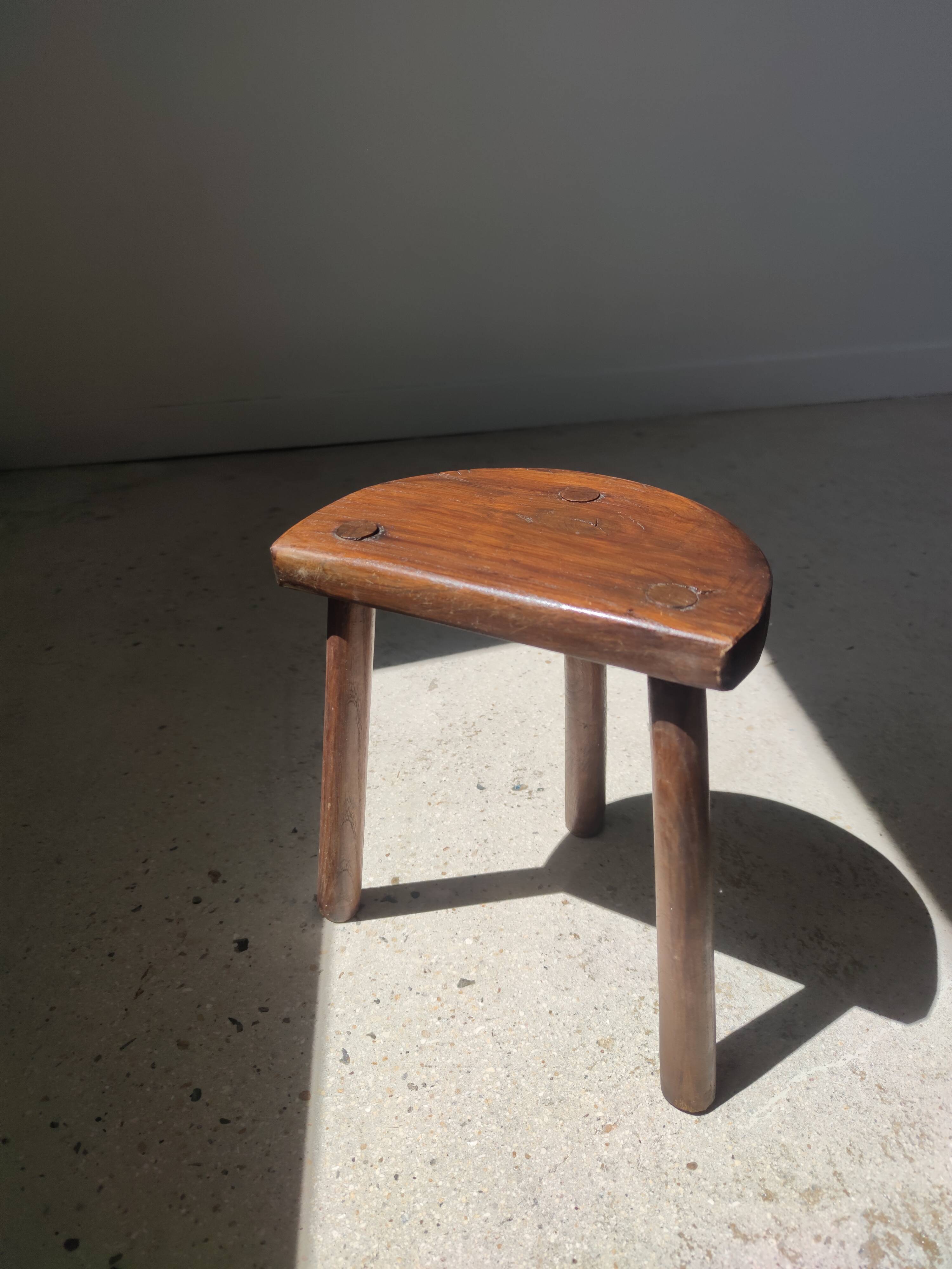 Stool in solid wood tripod seat half-moon