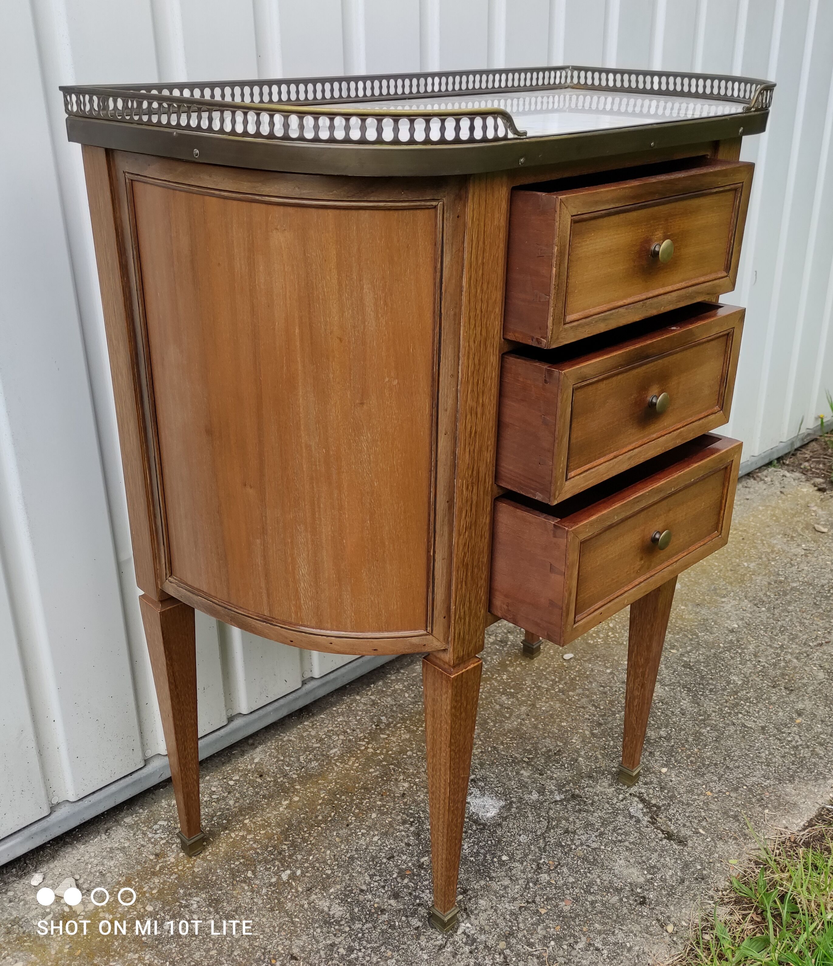 Louis XVI-style commodity