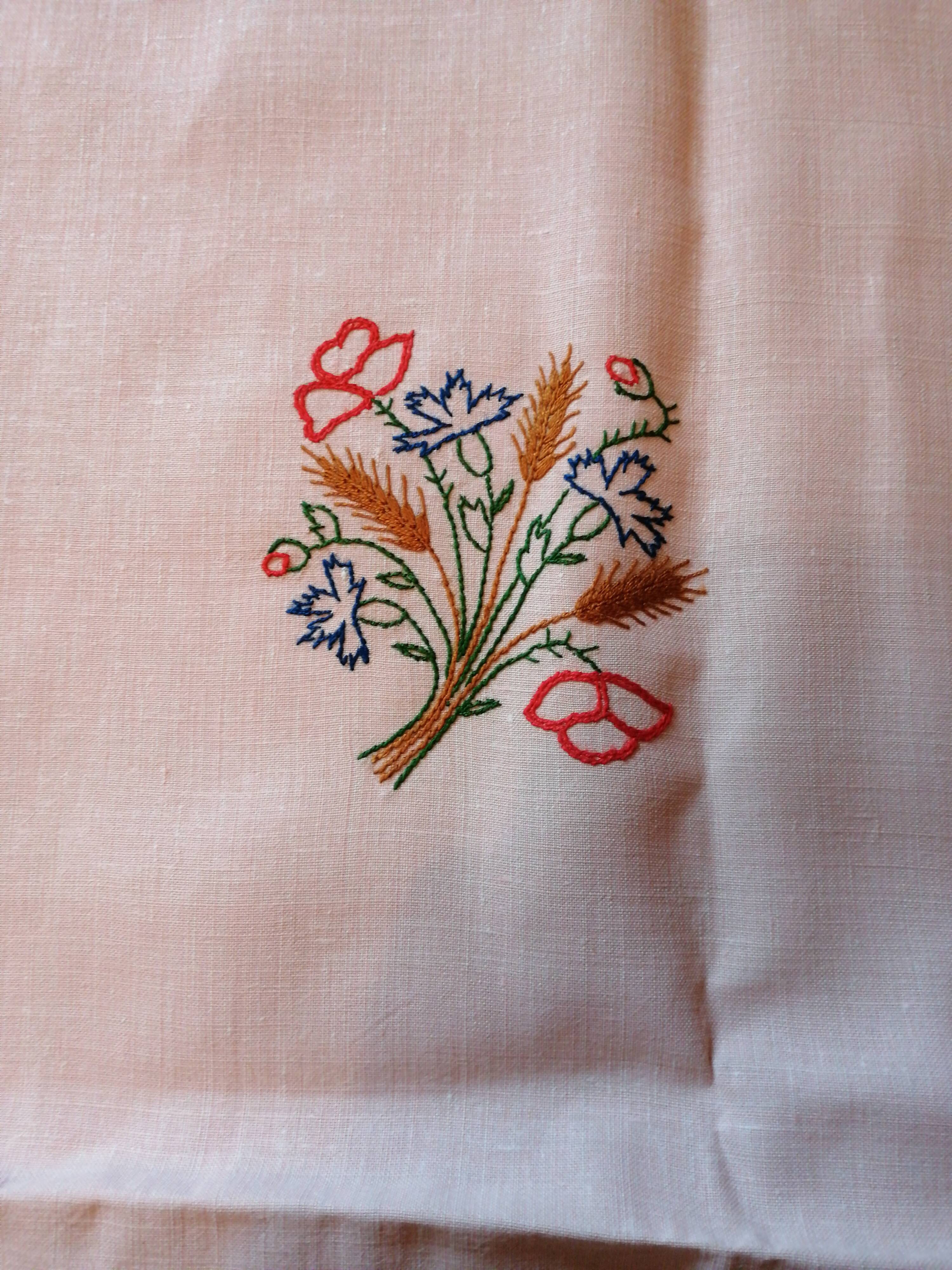 Antique tablecloth and its 6 napkins