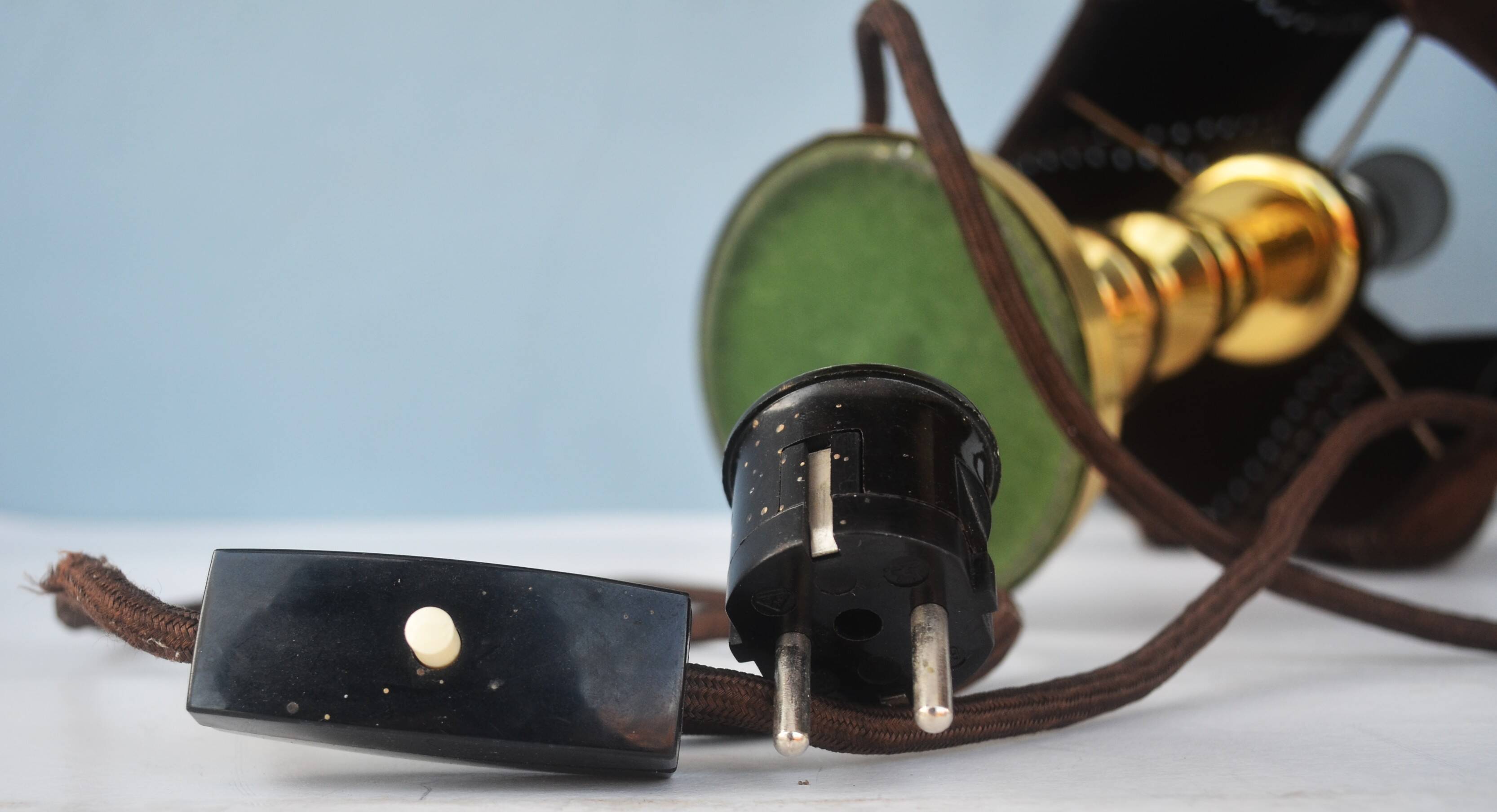 Lot of two retro-modernist lamps with natural leather lampshade