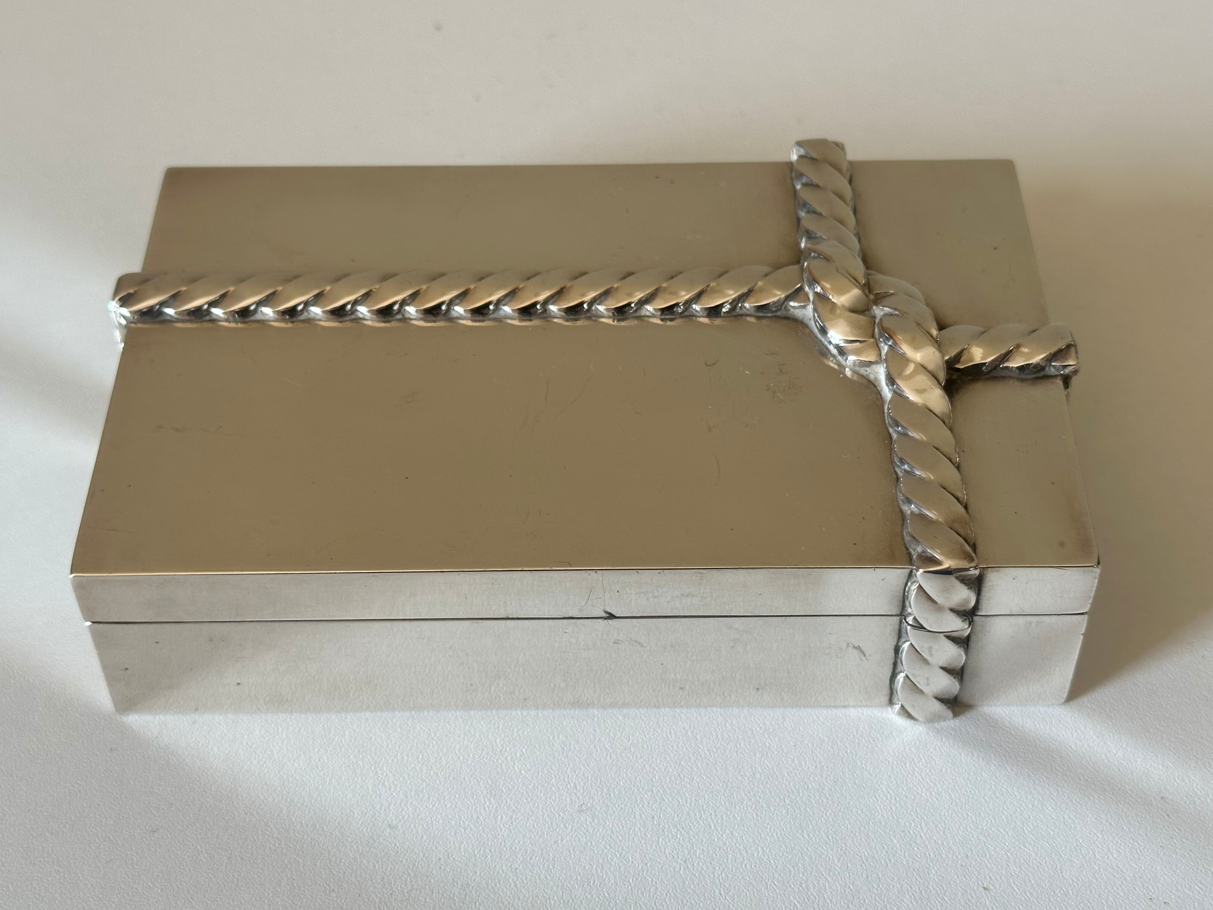 Vintage silver metal box design 70 years