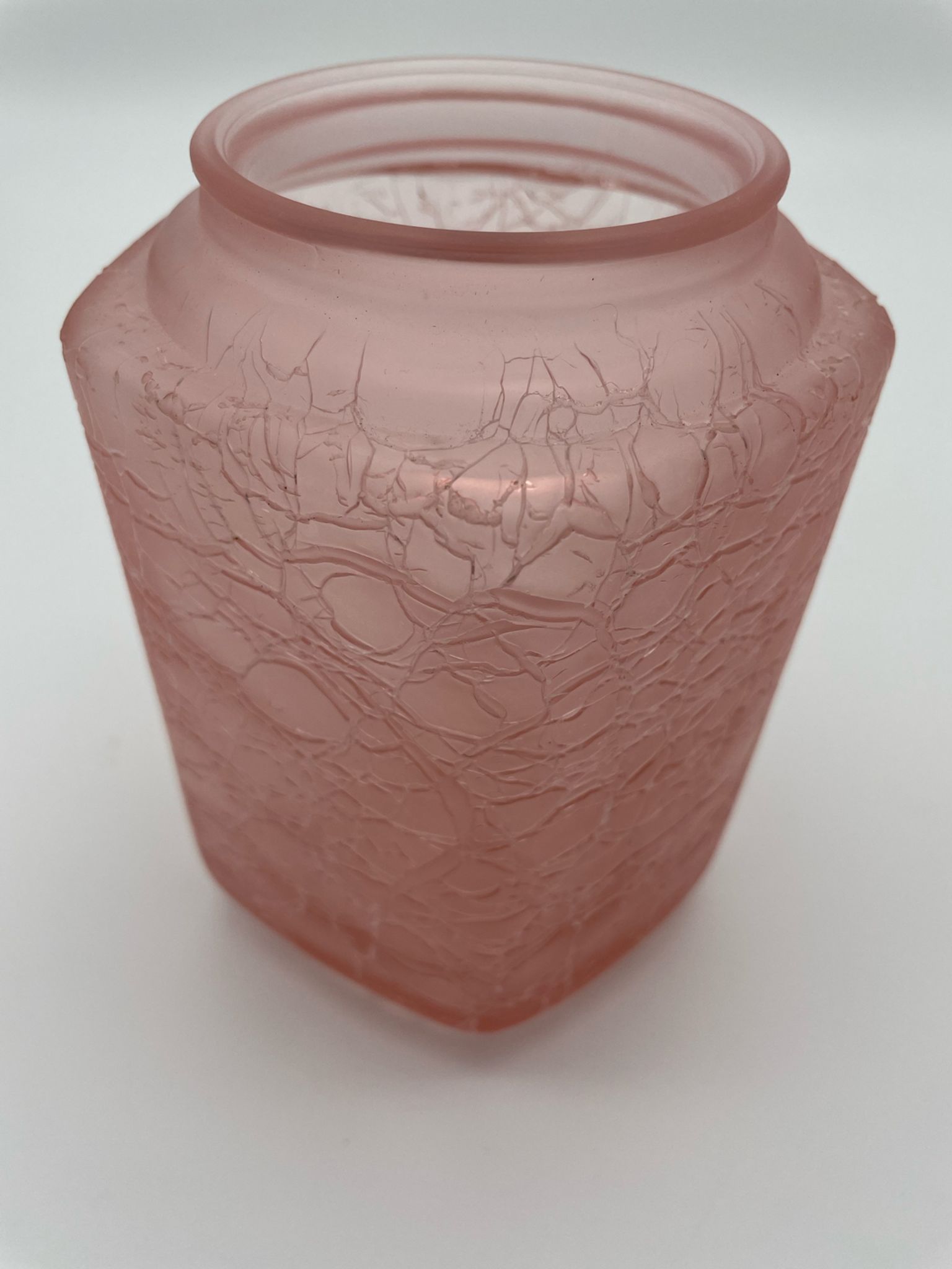 Pink vintage cotton pot in cracked glass paste Marcel Franck