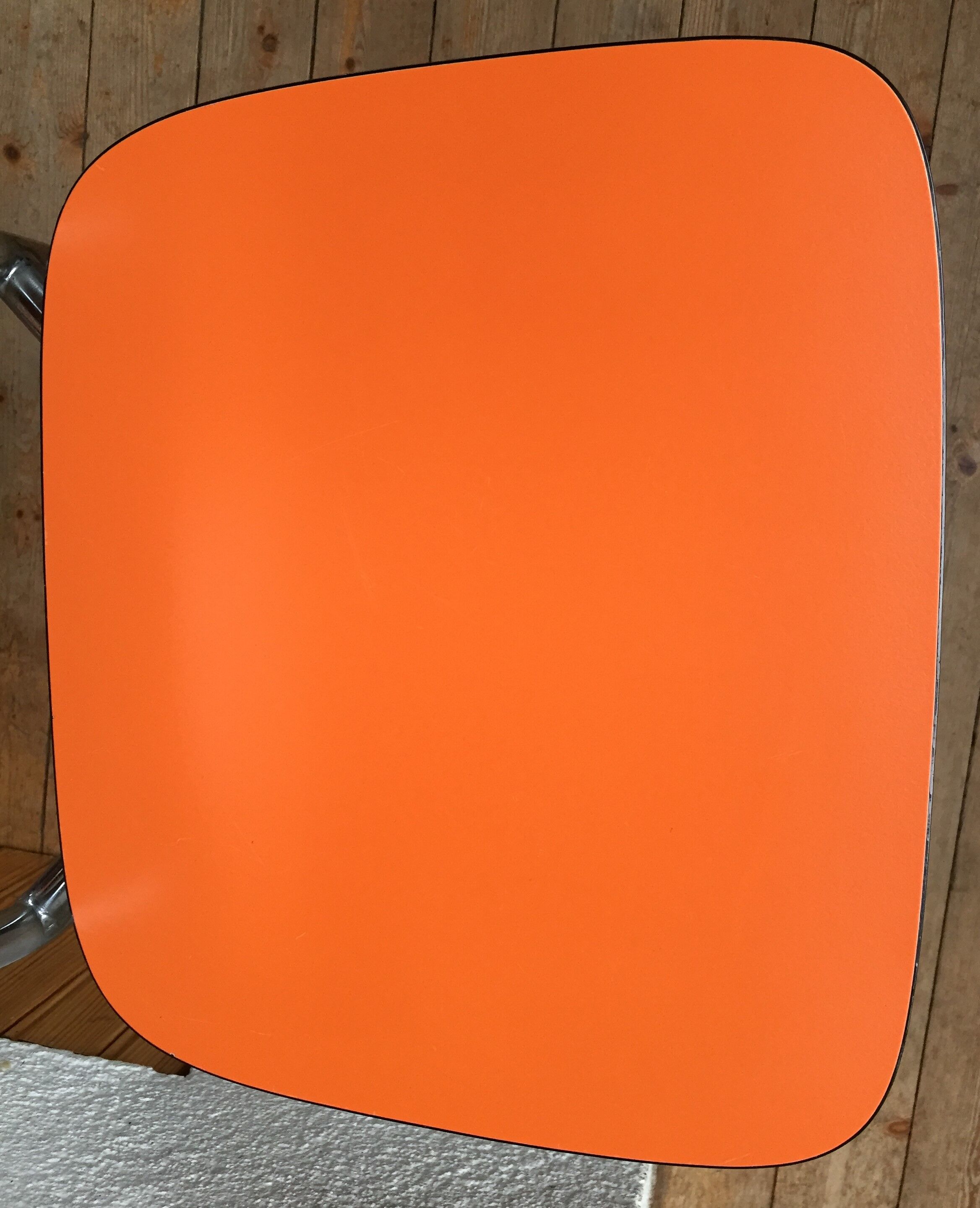 Lot of 4 vintage chairs in orange formica