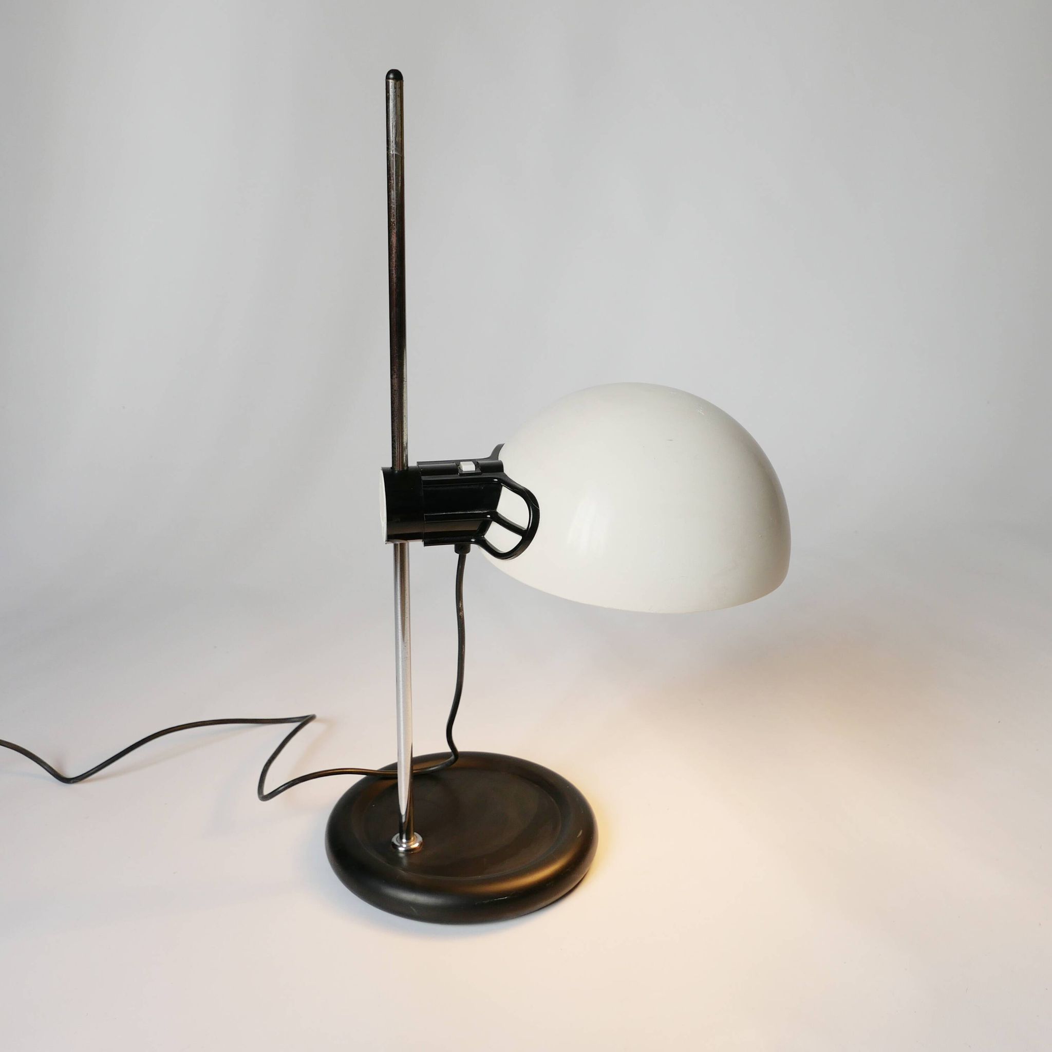 Guzzini lamp 1970s design 1970