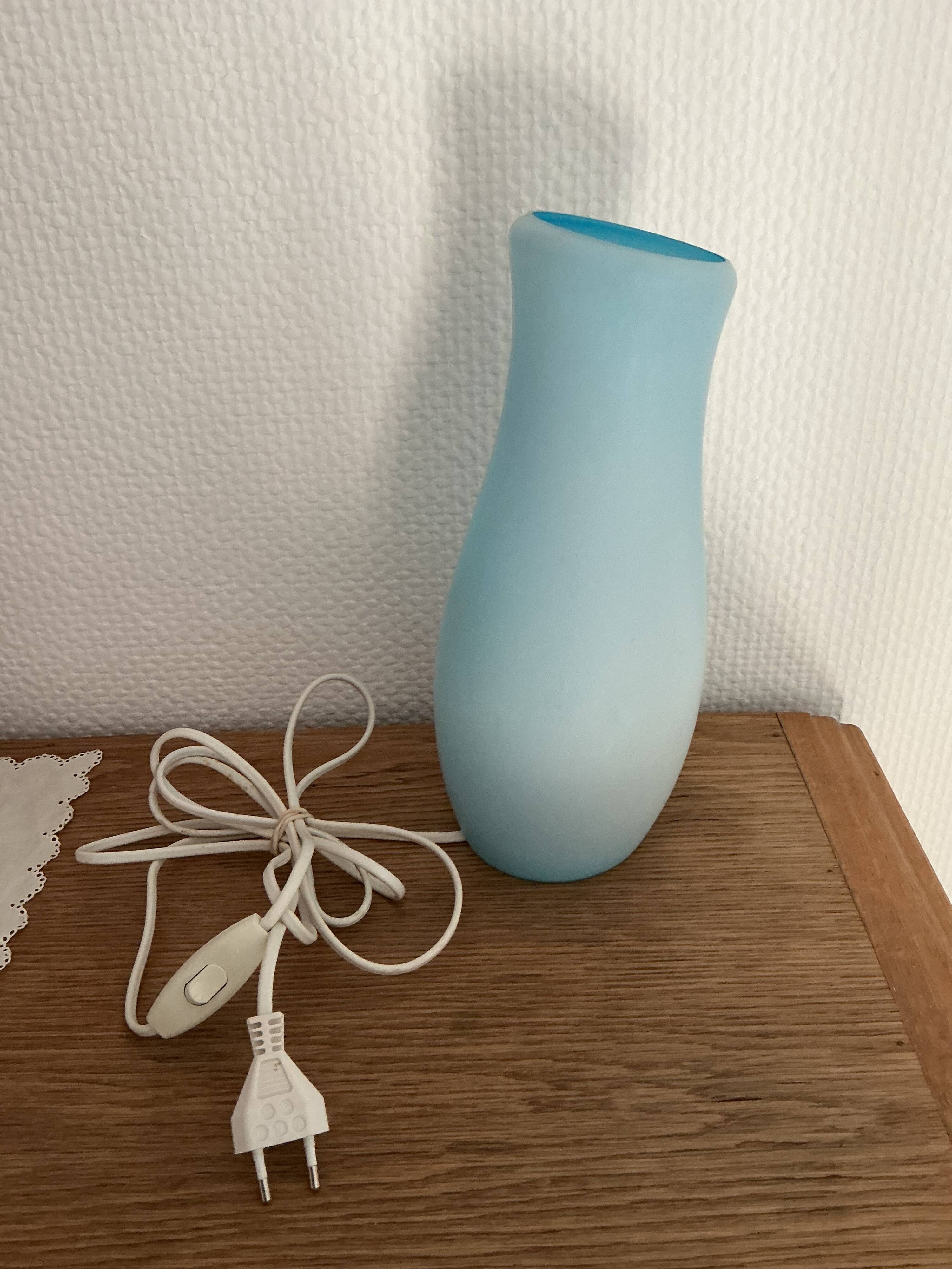 Jolie lampe bleue vintage.