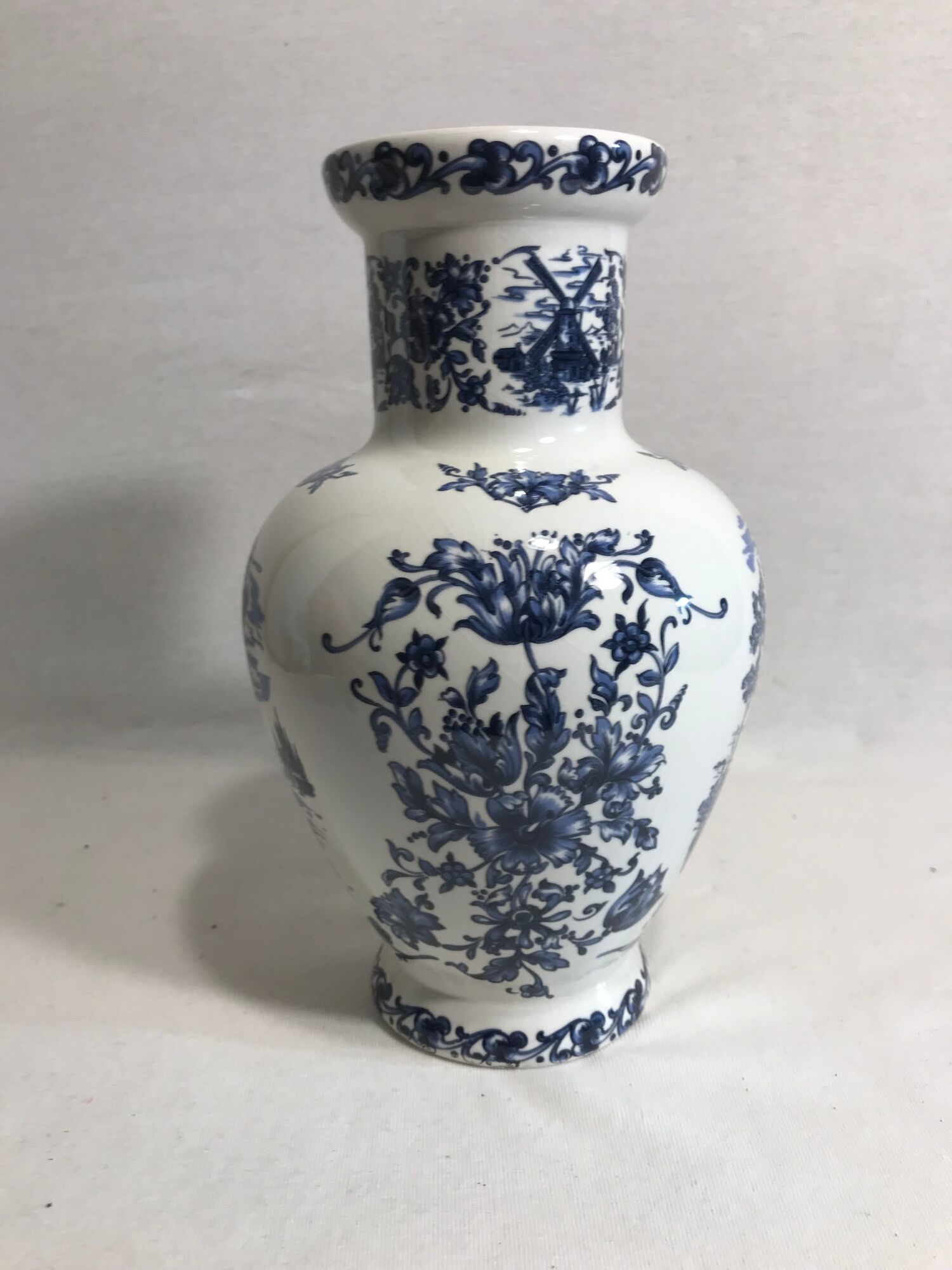 Vase porcelain molen blue & white decoration vintage old