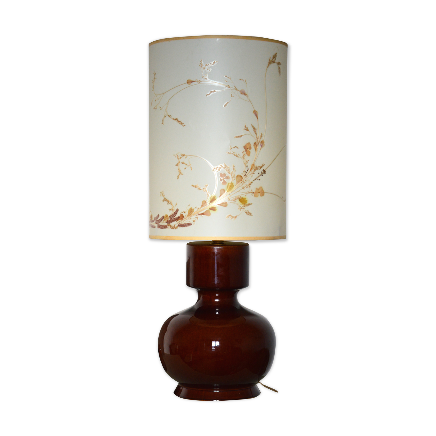 Ceramic lamp and dried flowers