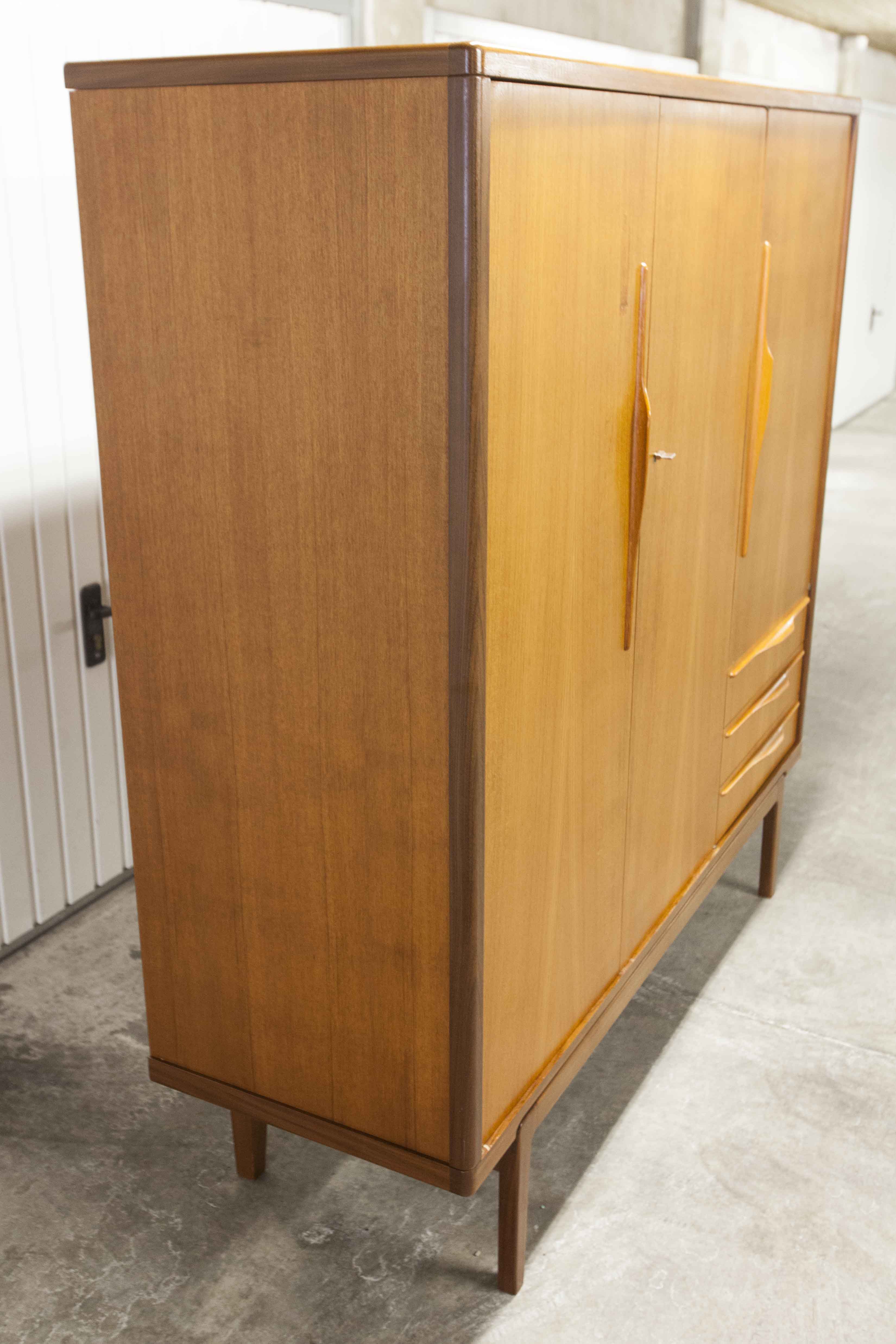 Armoire scandinave en teck 1969 NF Ameublement 202