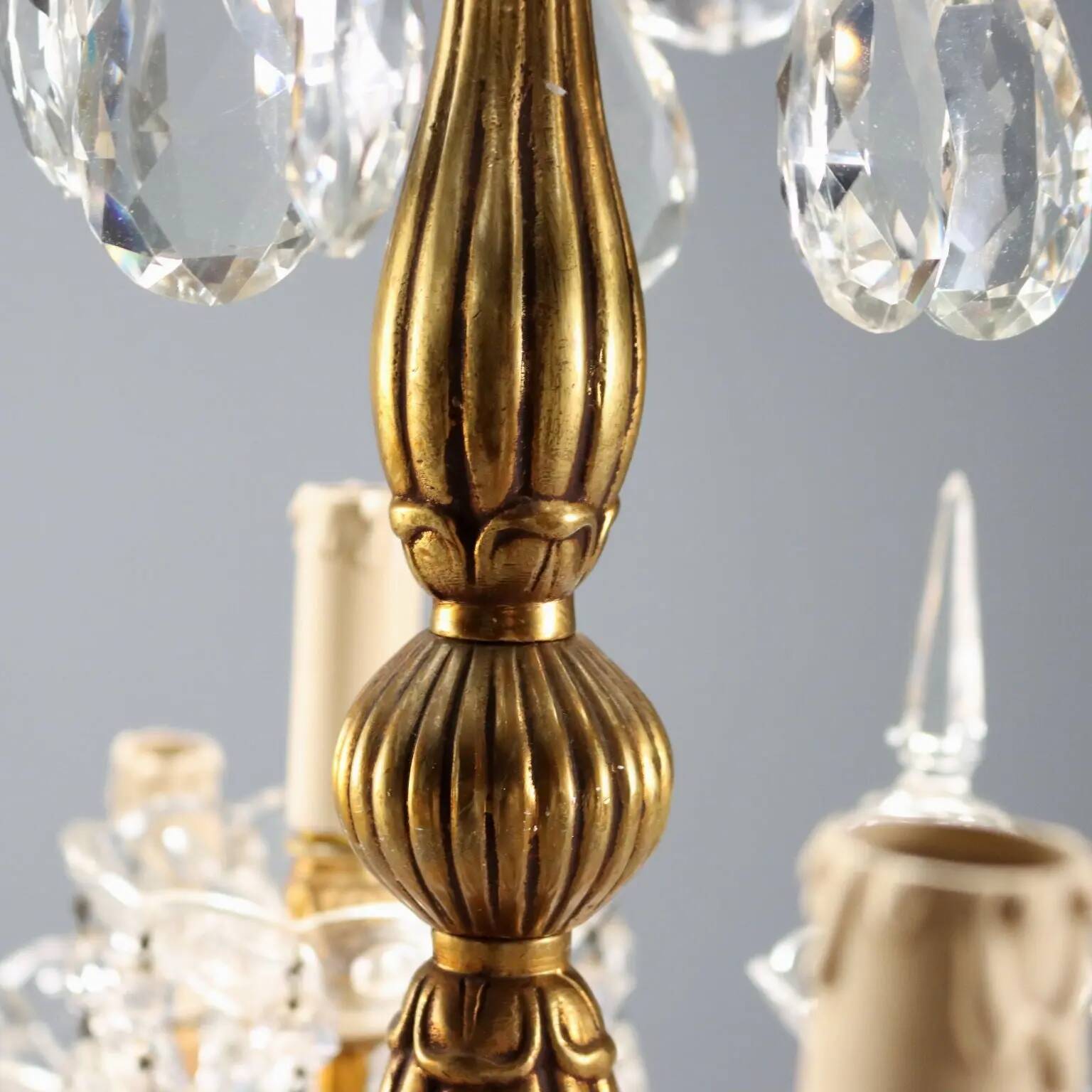 Paire de lustres anciens en bronze doré et verre, 12 lumières, XXe siècle