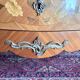 Commode galbée en marqueterie de style Louis XV, signée Marquant