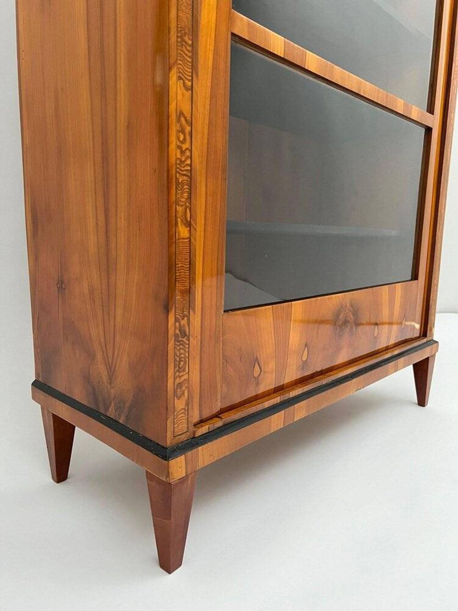 Biedermeier Display Cabinet in Cherry Veneer, Ash Burl, Austria, 1820s