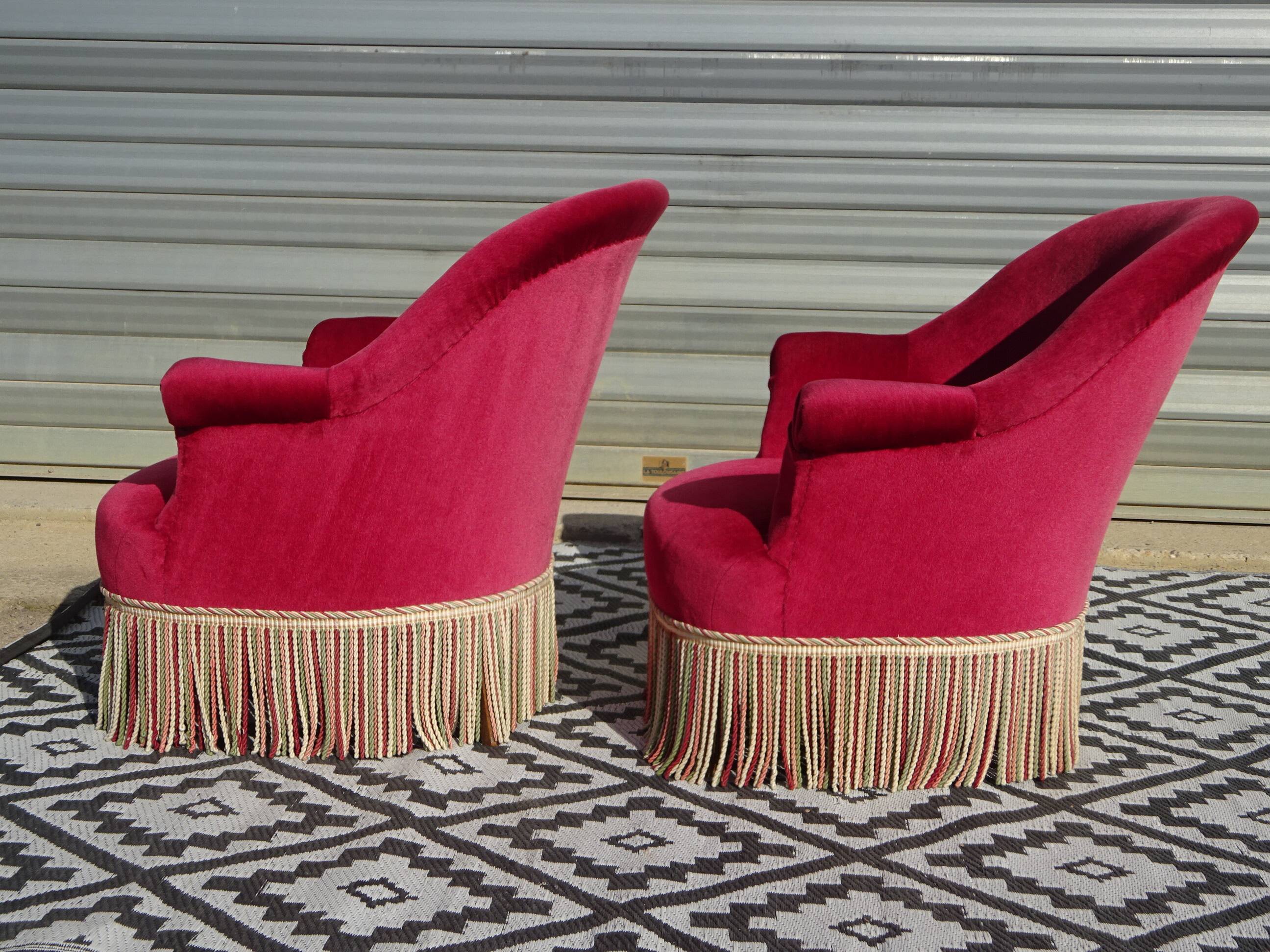 2 antique toad armchairs in red velvet